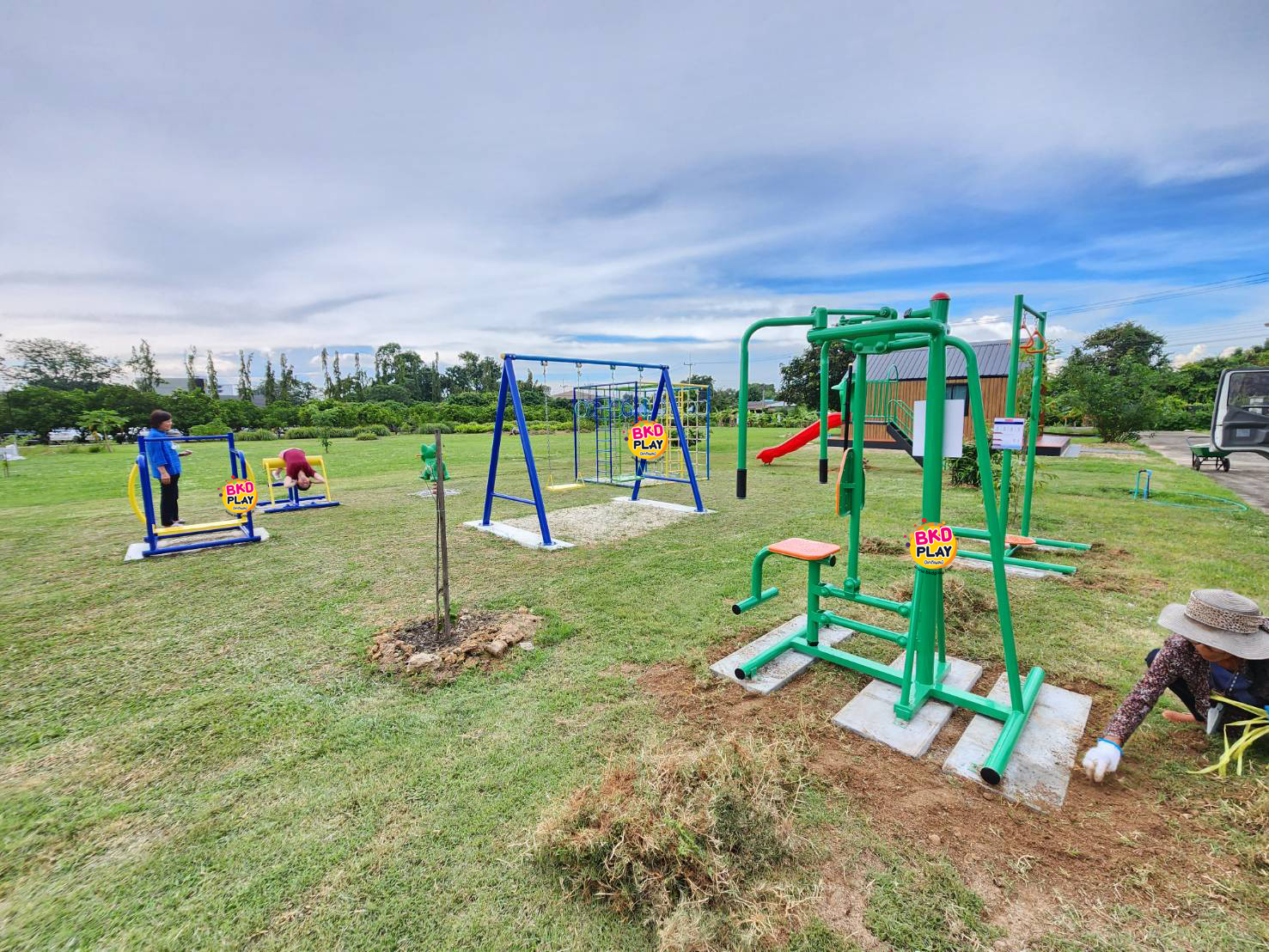 เครื่องออกกำลังกายกลางแจ้งผู้ใหญ่ , ชุดอุปกรณ์ บริหารแขน หน้าอก หัวไหล่ แบบถ่าง หุบยก ตุ้มน้ำหนัก ลานกีฬาอเนกประสงค์ ,สวนสาธารณะ ,เทศบาล ,หมู่บ้าน ,ผลิตในไทย ,สั่งทำตามสีที่ต้องการได้ ขนาด 60x100x160 ซม.