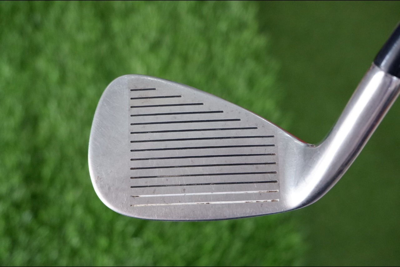 เหล็ก PW Wilson Deep Red