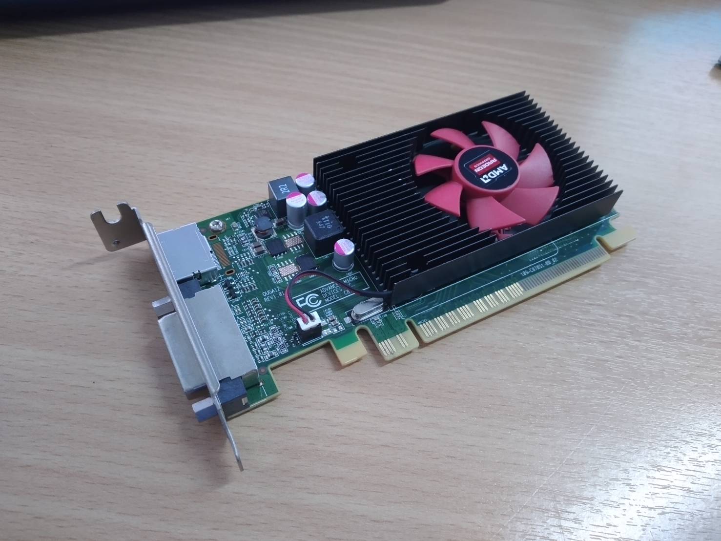Amd Radeon R5 340X 2GB Dvi Video Card ขาสั้น