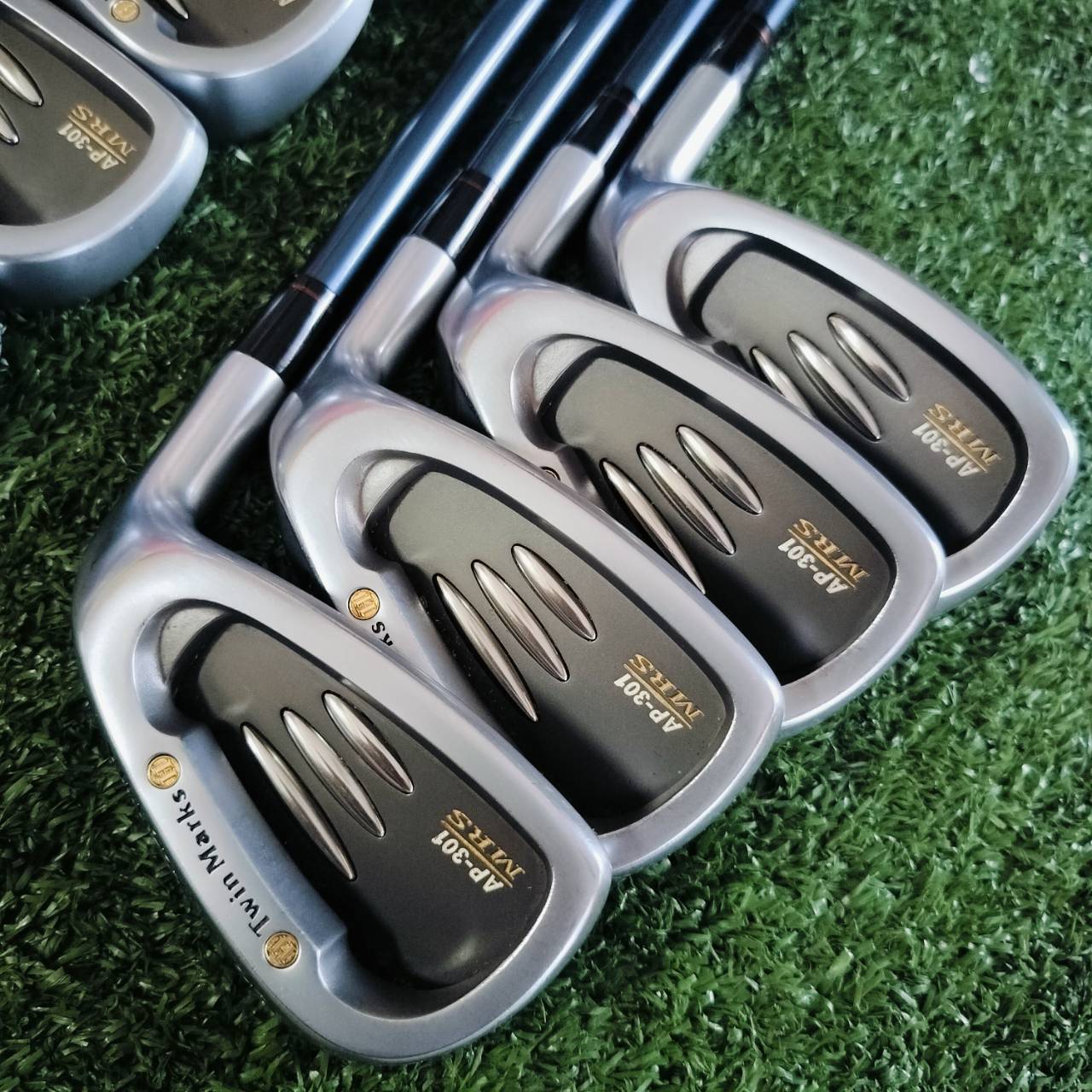 สุดยอดหน้าเด้งพรีเมี่ยมญี่ปุ่น HONMA TWIN MARKS AP-301 MRS ก้าน ACCELERATE FORCE FLEX R มีแผ่นหน้าเด้งสุดพรีเมี่ยมที่หน้าไม้ ไม้กอล์ฟพรีเมี่ยมมือสอง ของแท้ By NakaraLuxurious