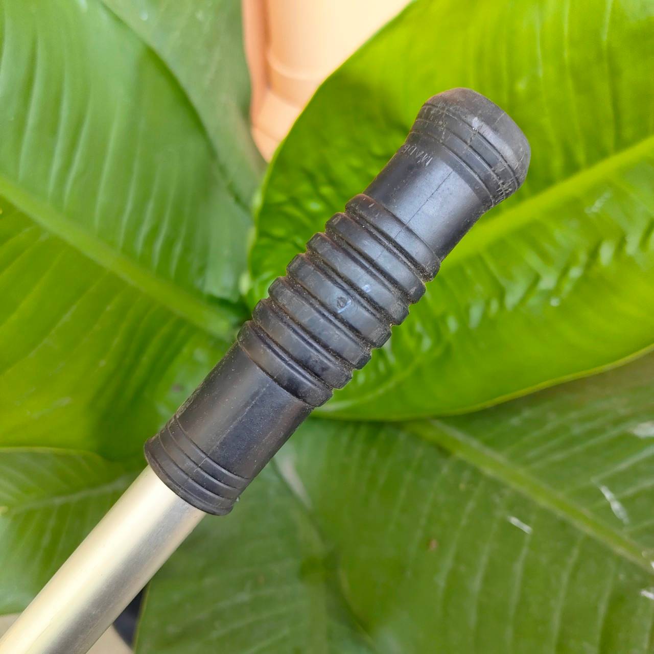 ที่เก็บลูกอล์ฟมือสอง เก็บลูกง่าย เวลาลูกลงไปลวดจะยืดลงและเก็บลูกไว้ และไม่ตักน้ำขึ้นมาด้วย