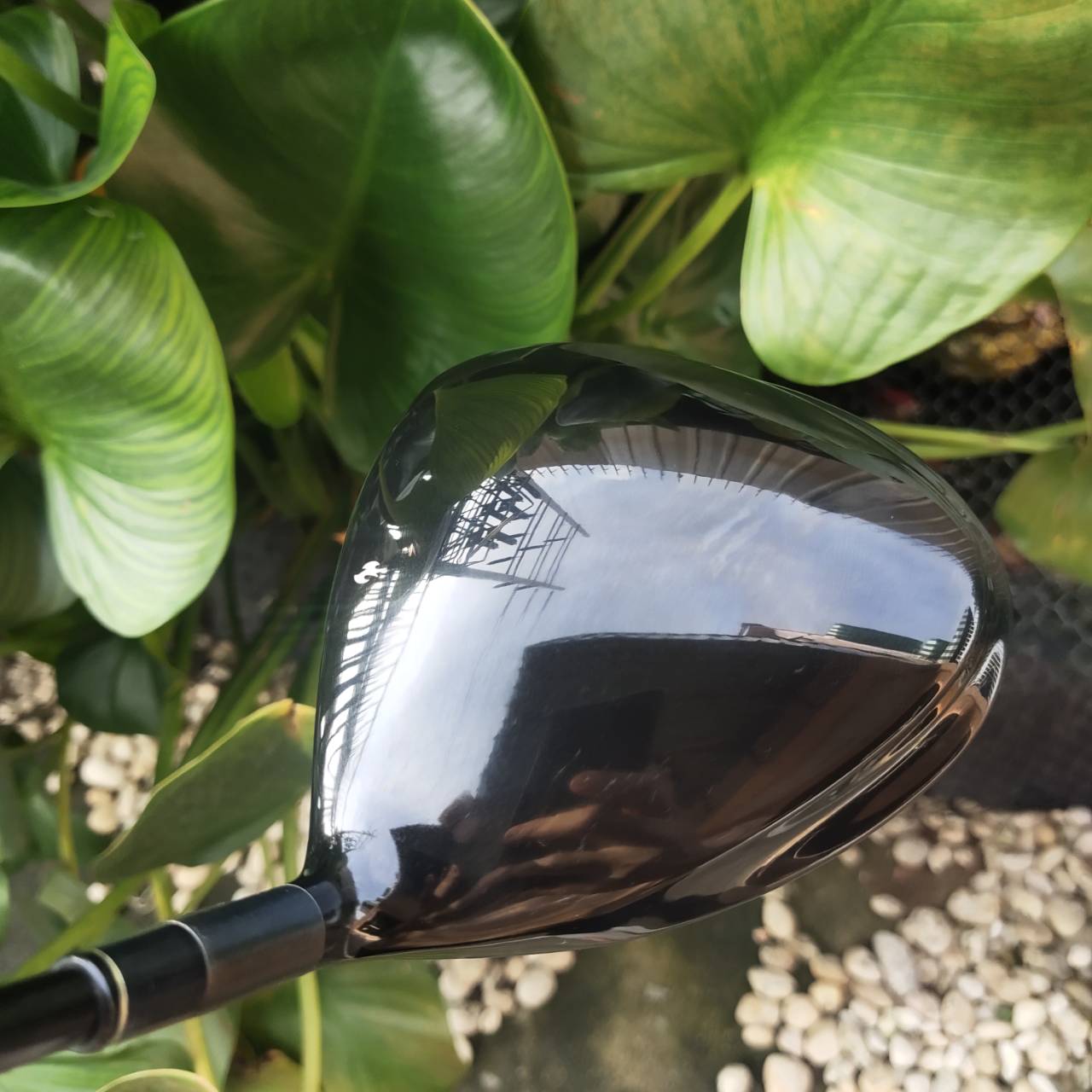 DRIVER TAYLORMADE TOUR BURNER หัวสามเหลี่ยมทางด้านหลัง ทำให้ MOI สูงมาก ตีทั้งไกล และตรง เสียงหวานจัด