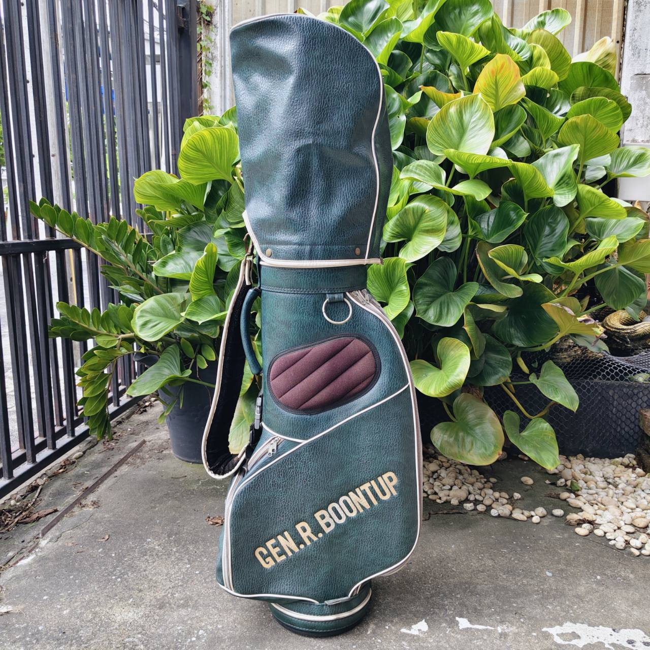 ถุงกอล์ฟมือสอง ทรง TOUR ภายในบุกำมะหยี่ ( COVER หัวซิปหลุด)