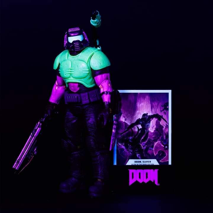 [สั่งจอง] McFarlane Toys : Classic Doomslayer Glow in the Dark Gold lable
