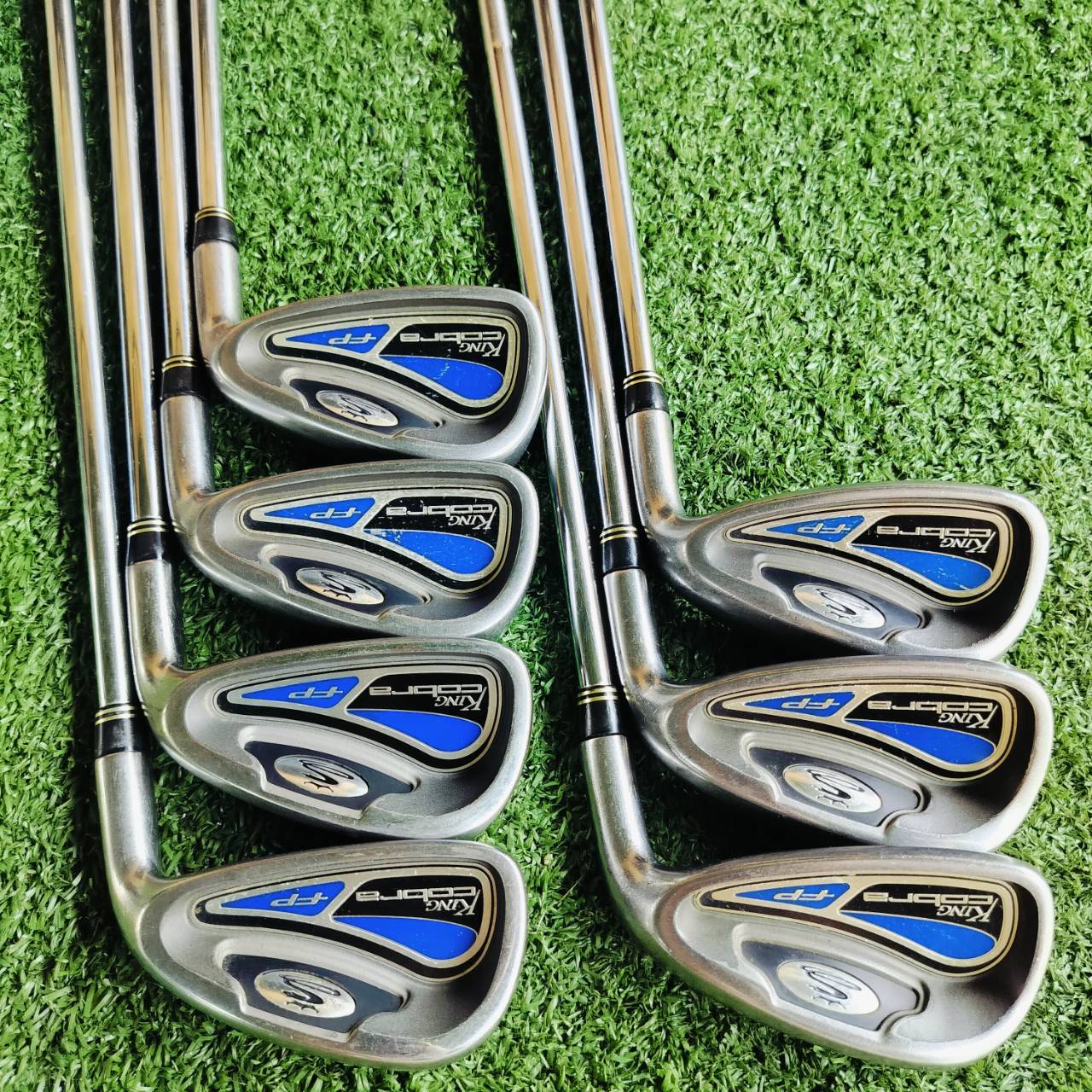 ชุดเหล็ก KING COBRA FP ใบ CAVITY ขนาดกำลังดี เน้นความตีง่ายให้มากที่สุด เข้าบอลแล้วสนุกน่าตีมากๆ ทั้งนุ่มนวล ลอยง่าย ระยะดีมาก ไม้กอล์ฟพรีเมี่ยมมือสอง ของแท้ By NakaraLuxurious