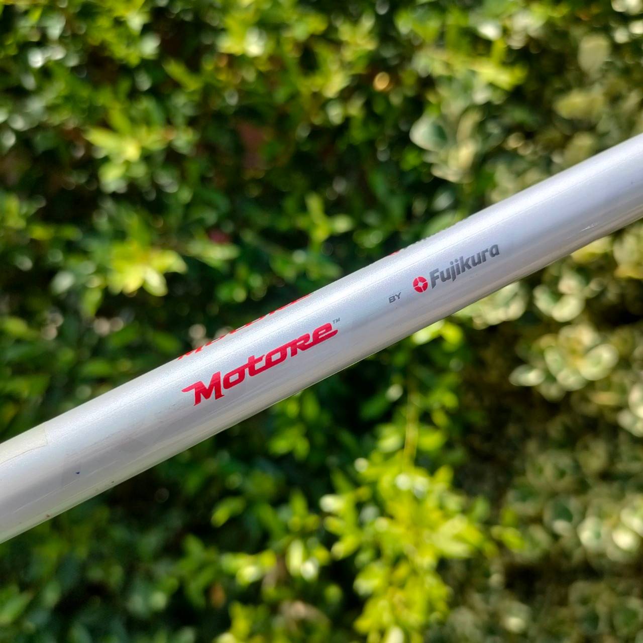 DRIVER TAYLORMADE BURNER SUPERFAST องศา 9.5 ก้าน MOTORE FUJIKURA FLEX S กระดองเคฟล่า และส่วนด้านหลังยื่นออกไป ทำให้ตีลูกลอยง่าย ชดเชยความผิดพลาดสูงสุด ตีทั้งง่าย และไกล เสียงเพราะจัดๆ