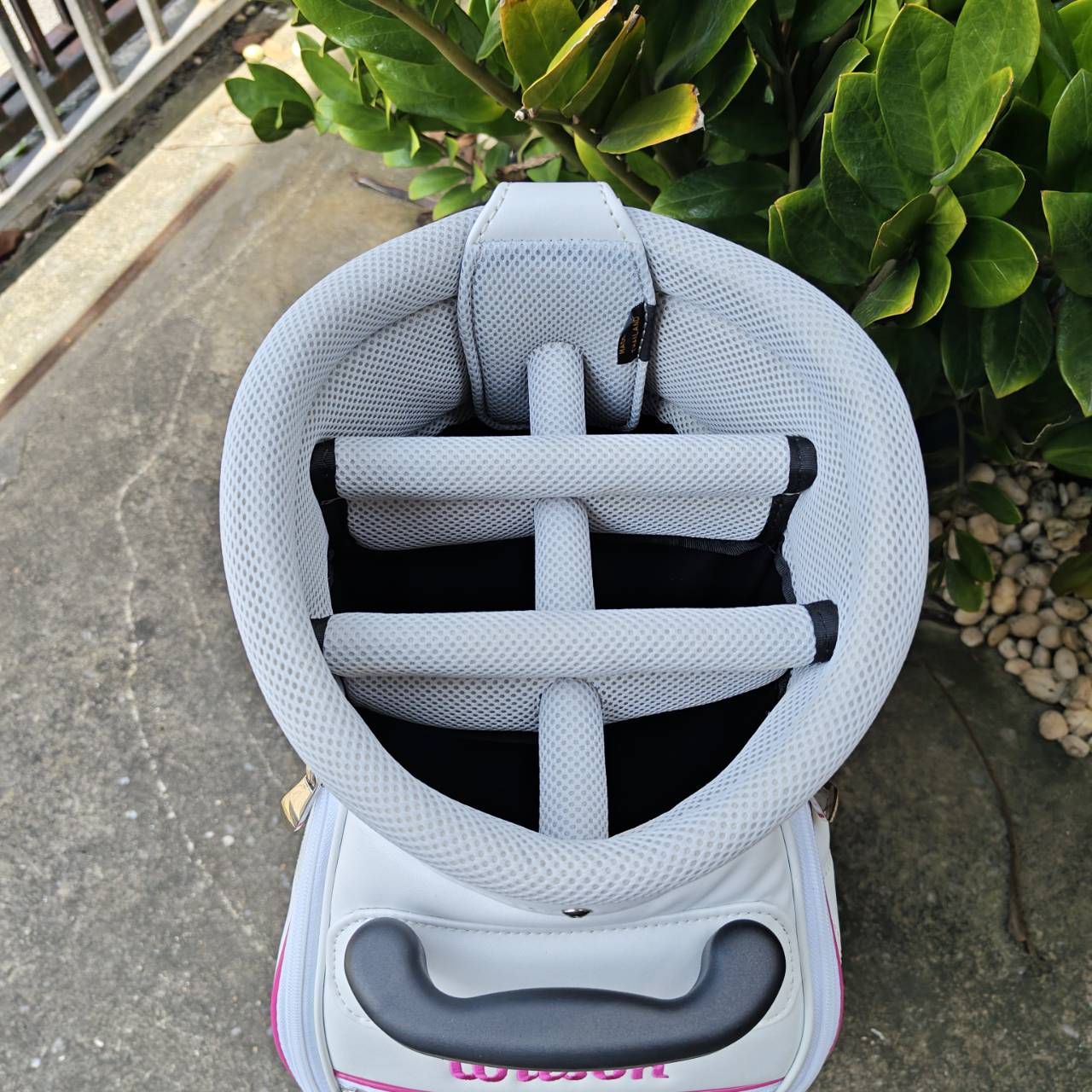 ถุงกอล์ฟ WILSON **มีล้อลาก** มือสองสภาพสวยมาก แทบไม่ได้ใช้ วัสดุดีมากๆ น่าใช้แบบสุดๆเลยค่ะ