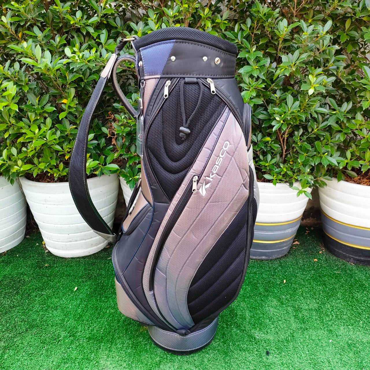 ถุงกอล์ฟ KASCO มือสอง สภาพสมบูรณ์ มีซีดนิดหน่อย ตามรูป แต่โดยรวมสวยครับ