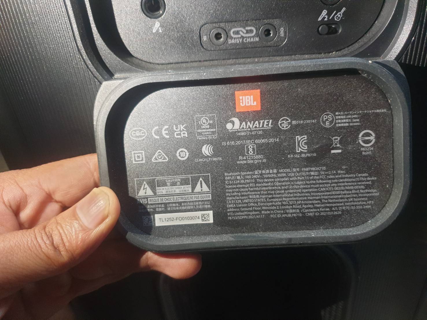 ลำโพง JBL party box 710 มีตำหนินิดหน่อยตามรูป