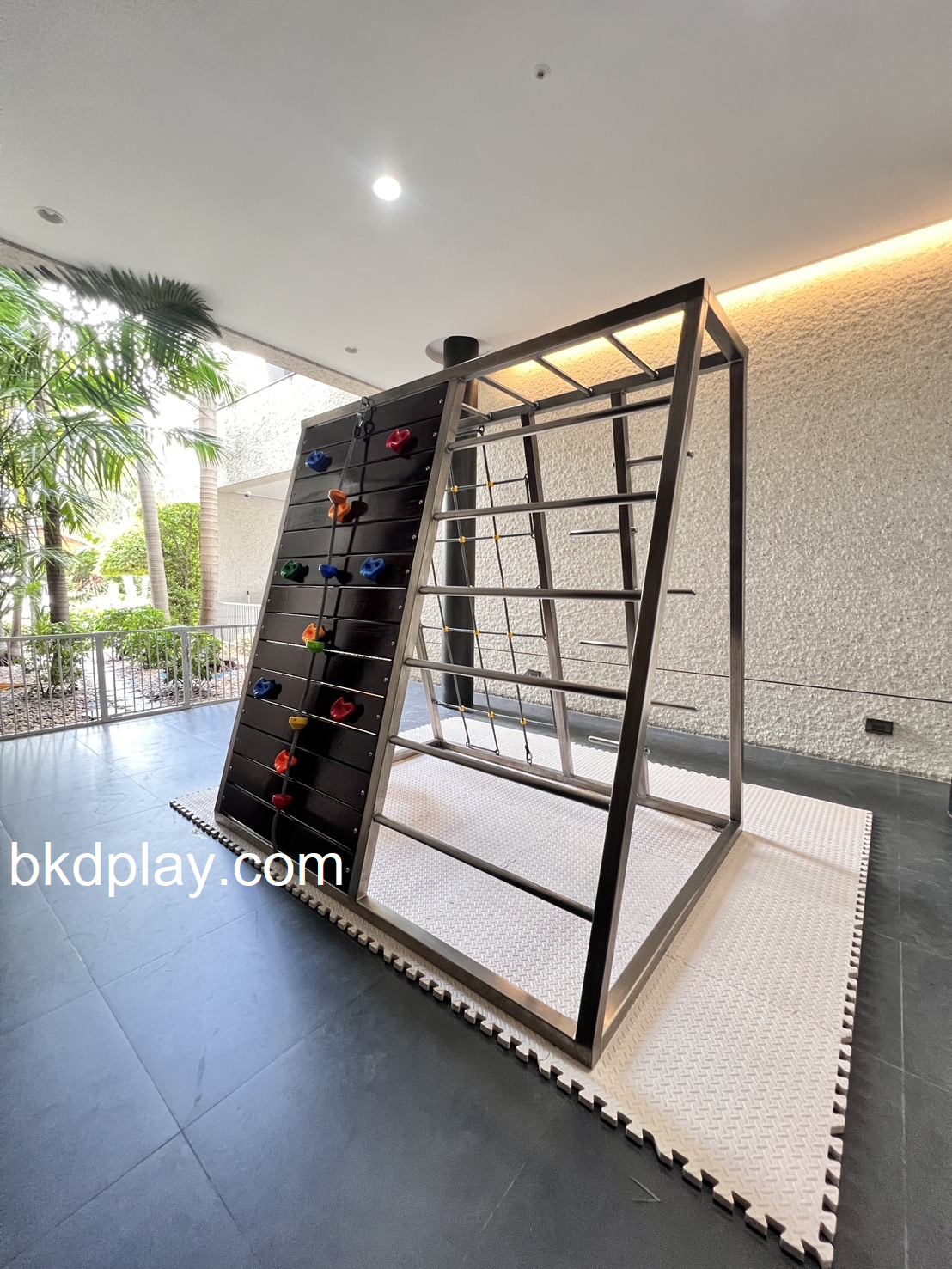 เครื่องเล่นสนามไม้+โครงสแตนเลส เกรด304 ไต่หน้าผา ปีนตาข่าย ไต่บันได ชิงช้า รุ่น BKDPLAY-J-05 ไม้เนื้อแข็ง ผลิตในไทย ใช้สแตนเลสไม่เป็นสนิม เครื่องเล่นสนามกลางแจ้ง เครื่องเล่นสนามไม้ ปีนป่าย กายภาพบำบัด