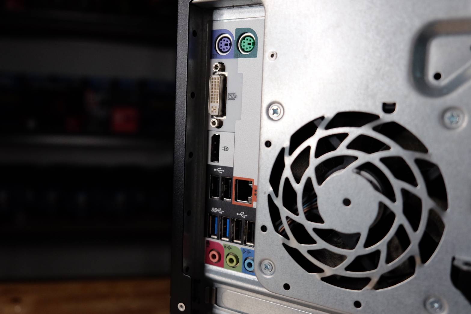 HP Workstation Z220 MT เวิร์กสเตชัน คอม CPU E3-1245v2 Ram 8 GB SSD 240 GB สินค้ามีประกัน