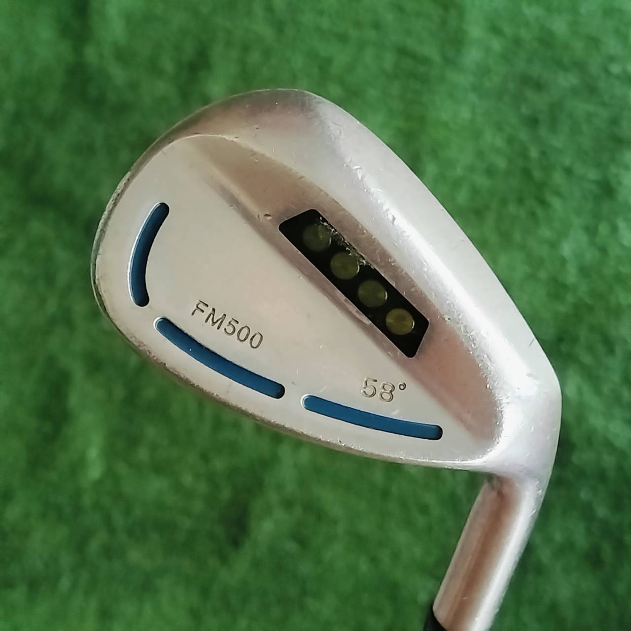 WEDGE YONEX FM500 องศา 58 มีการฝังน้ำหนักไว้ที่ด้านหลัง เป็นจุดเด็ดของ WEDGE ญี่ปุ่นตัวนี้ เข้าบอลได้สปินแบบสูงสุด ไม้กอล์ฟพรีเมี่ยมมือสอง ของแท้ By NakaraLuxurious