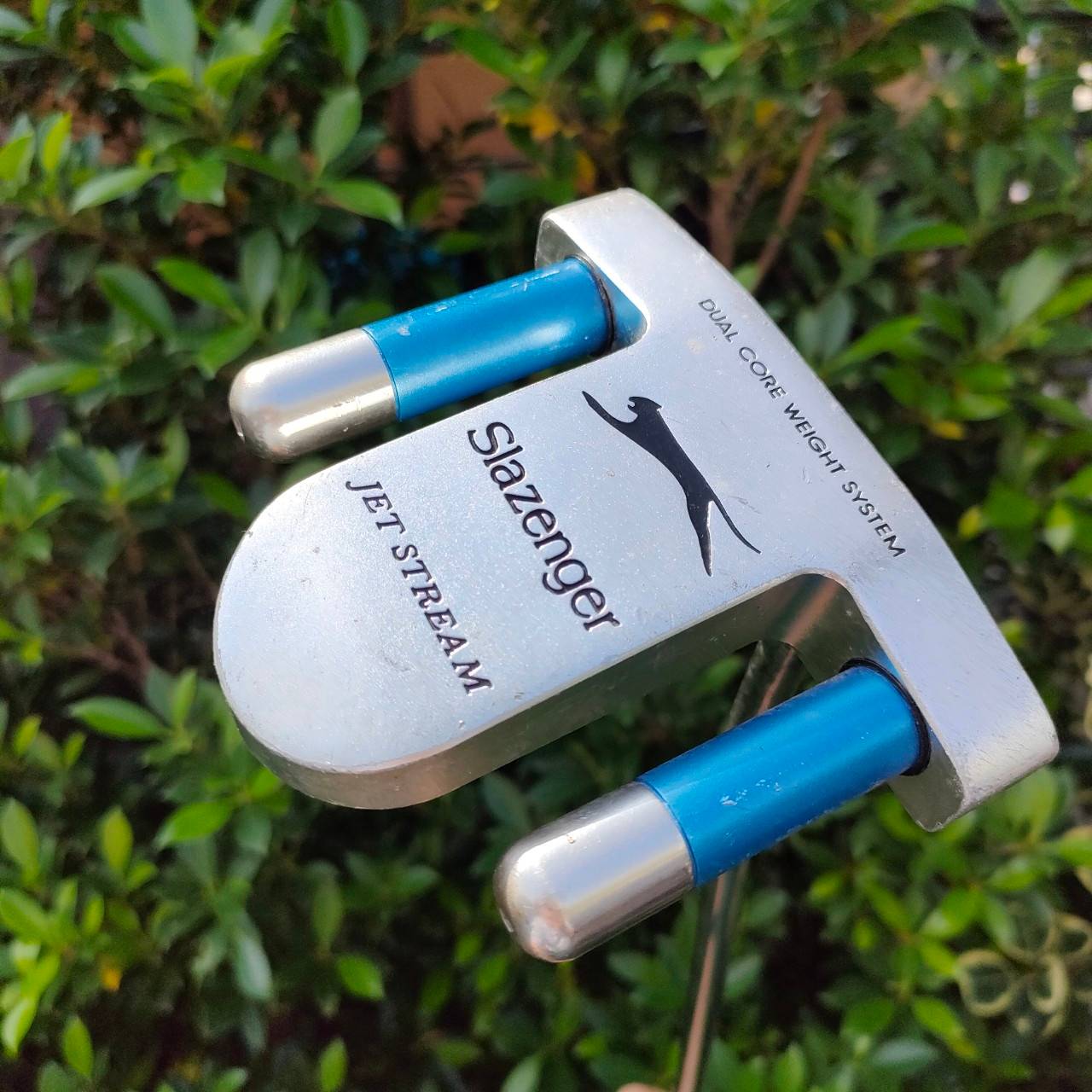 PUTTER SLAZENGR JET STREAM ความยาว 34 นิ้ว น้ำหนักดีมาก มีการกระจายน้ำหนักที่ไม่เหมือนใคร พัตต์แล้วตรงมากๆ หน้าไม้ดีมากๆ