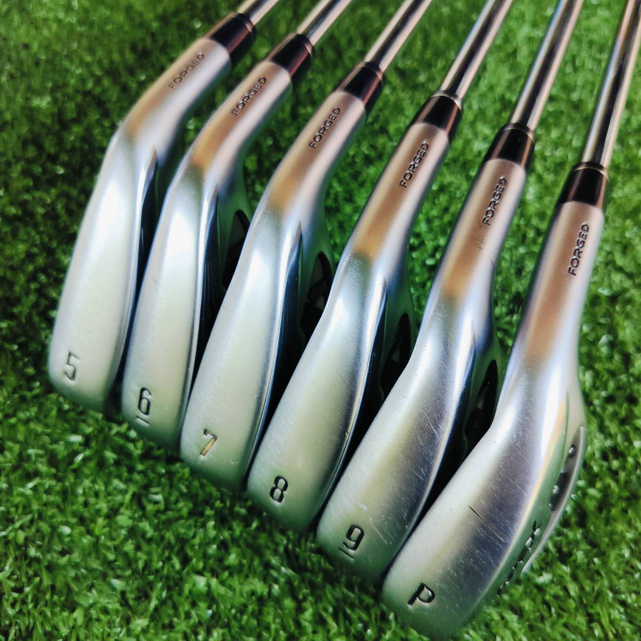 ชุดเหล็ก Callaway APEX 21 FORGED เหล็ก FORGED สุดพรีเมี่ยมขั้นเทพ เหมาะกับนักกอล์ฟ ในทุกระดับฝีมือที่ต้องการเพิ่มระยะเหล็ก ด้วย Flash Face Cup ออกแบบโดย AI สุดยอดดีไซน์ซับซ้อนและแตกต่างกัน ในเหล็กแต่ละเบอร์ ไม้กอล์ฟพรีเมี่ยมมือสอง ของแท้ By NakaraLuxuriou