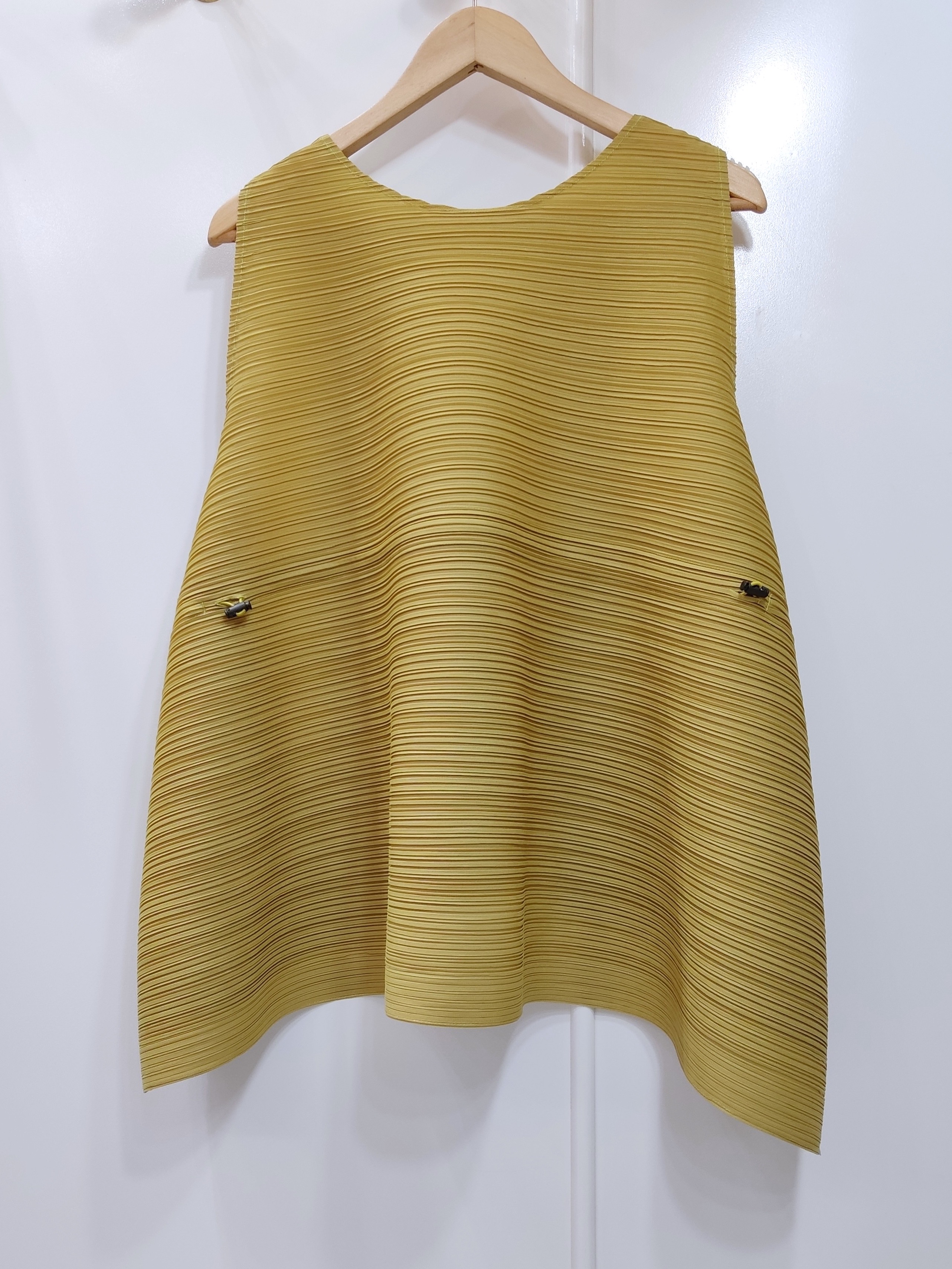 ปรับราคาลง20%!! 2MUAY รุ่น GJO7649 เสื้ออัดพลีทคุณภาพ SLEEVELESS CINCHED WAIST PLEATED TOP 11 สี FREE SIZE