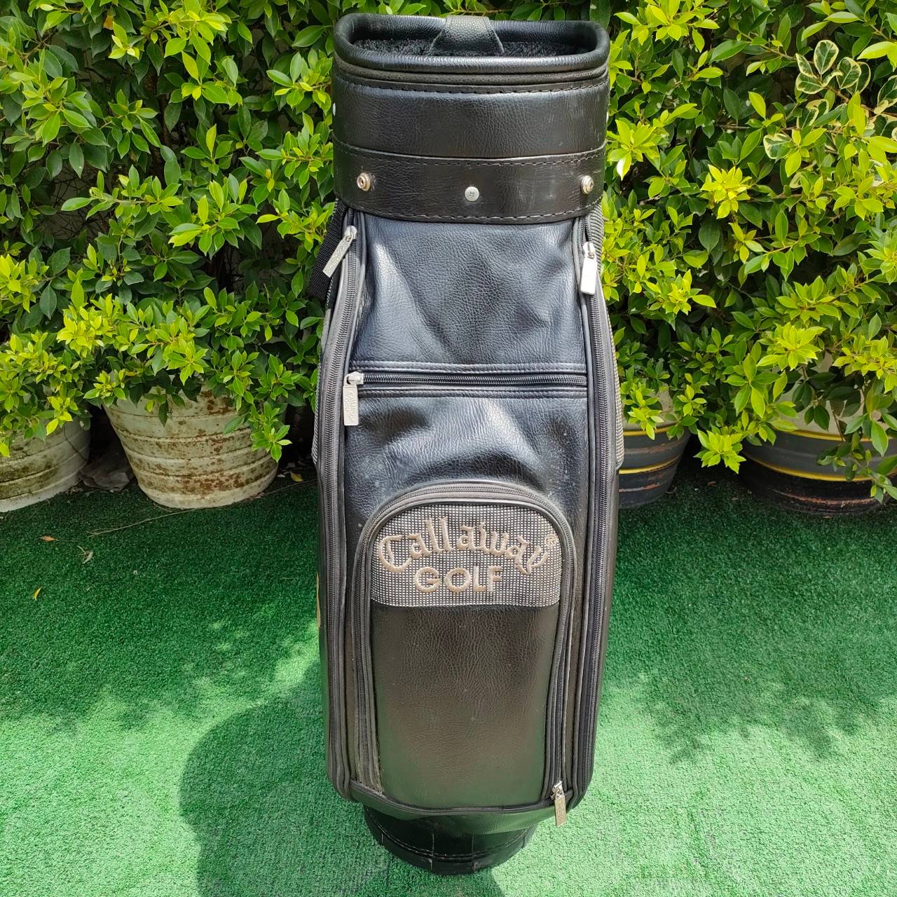 ถุงกอล์ฟ CALLAWAY GOLF มือสอง เป็นรุ่น HAWK EYE ของแท้ สภาพเดิมๆ ** ถุงกอล์ฟมีตำหนิ เเป๊ก คอพเวอร์ หลุด 1ตัว ** สามารถซ่อมได้ ไม้กอล์ฟมือสอง ของแท้ BY NakaraLuxurious