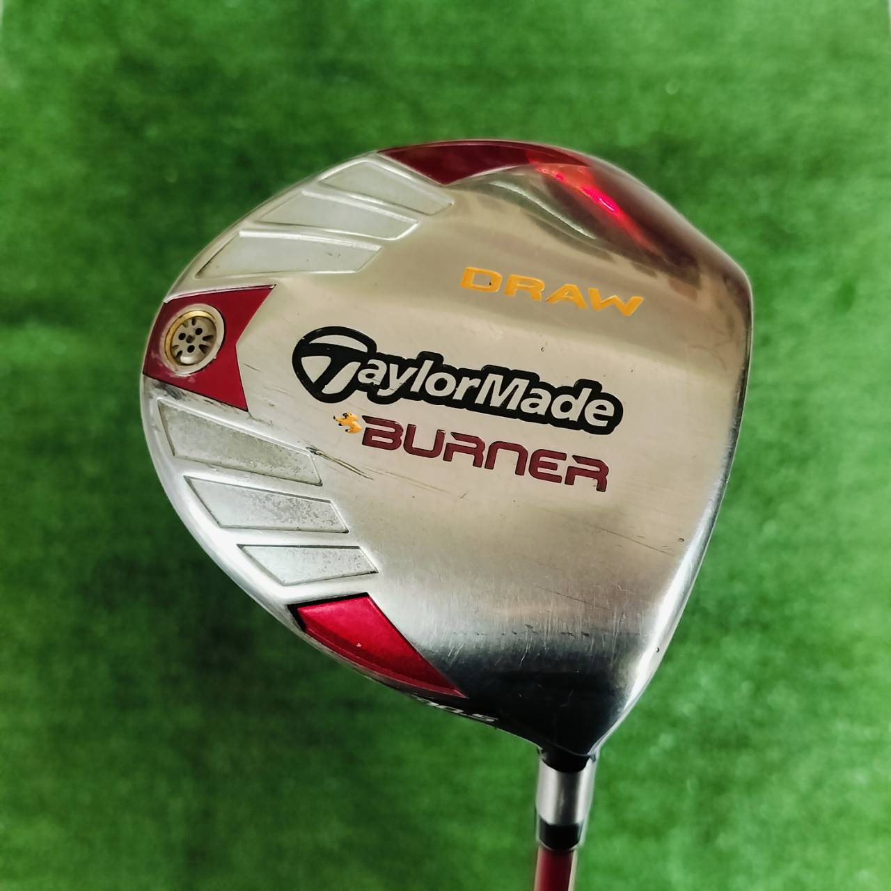 Driver Taylormade BURNER DRAW แก้ปัญหาท่านที่ชอบตี FADE ให้ตีตรงขึ้น กระดองเคฟล่า จุด CG ต่ำ หัวใหญ่ หน้าสวีตสปอตกว้างเน้นตีง่ายๆ ไม้กอล์ฟพรีเมี่ยมมือสอง ของแท้ By NakaraLuxurious