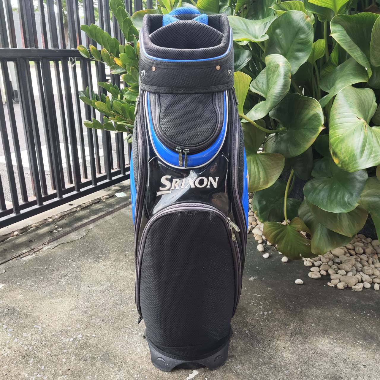 ถุงกอล์ฟ SRIXON ถุง TOUR ใบใหญ่ มือสอง ใส่ของได้ครบครันเลยค่ะ