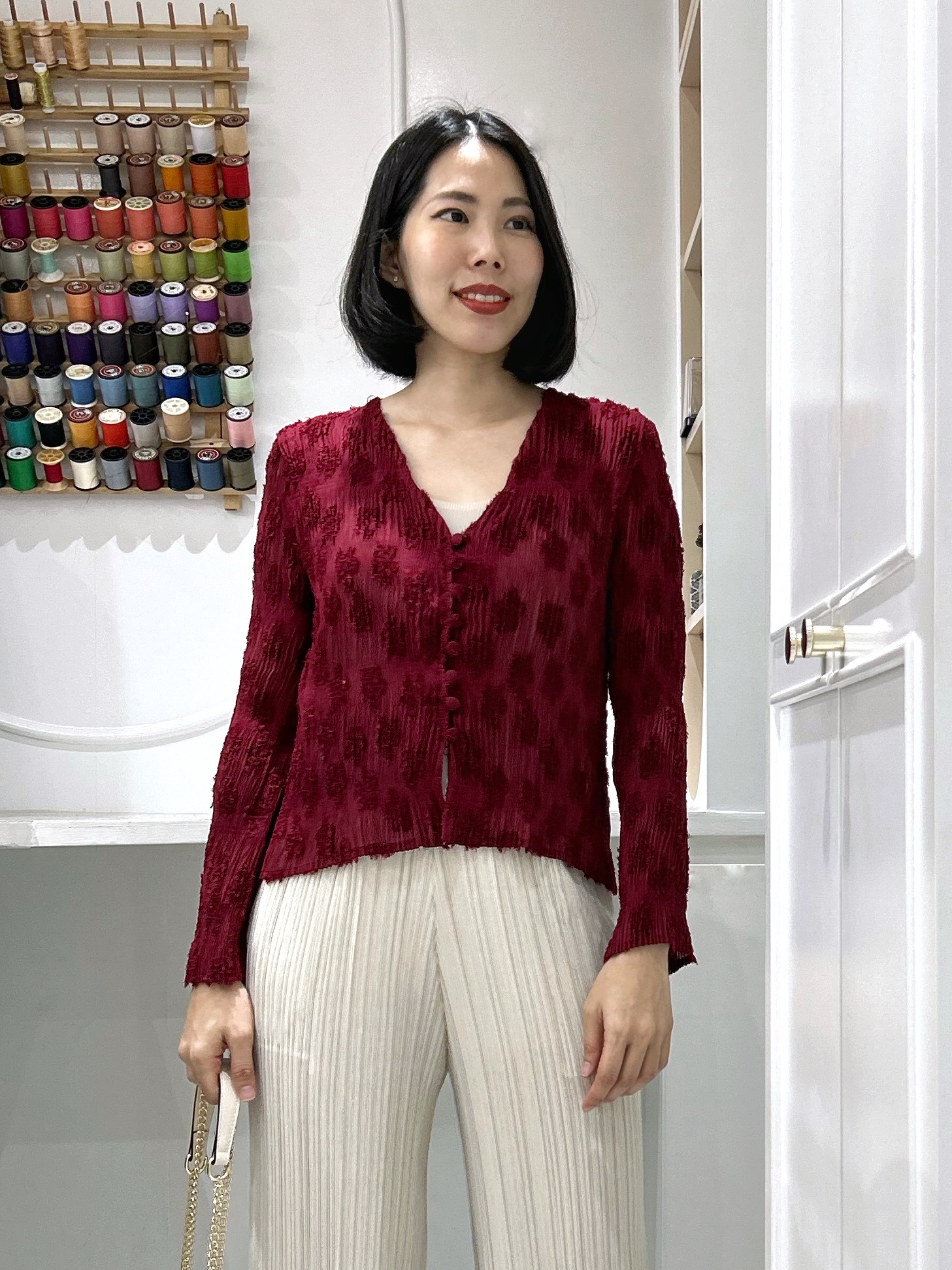 ปรับราคาลง20%!! 2MUAY รุ่น GJO2025 เสื้ออัดพลีทคุณภาพ V NECK BUTTON FRONT CRINKLE PLEATED TOP 6 สี FREE SIZE