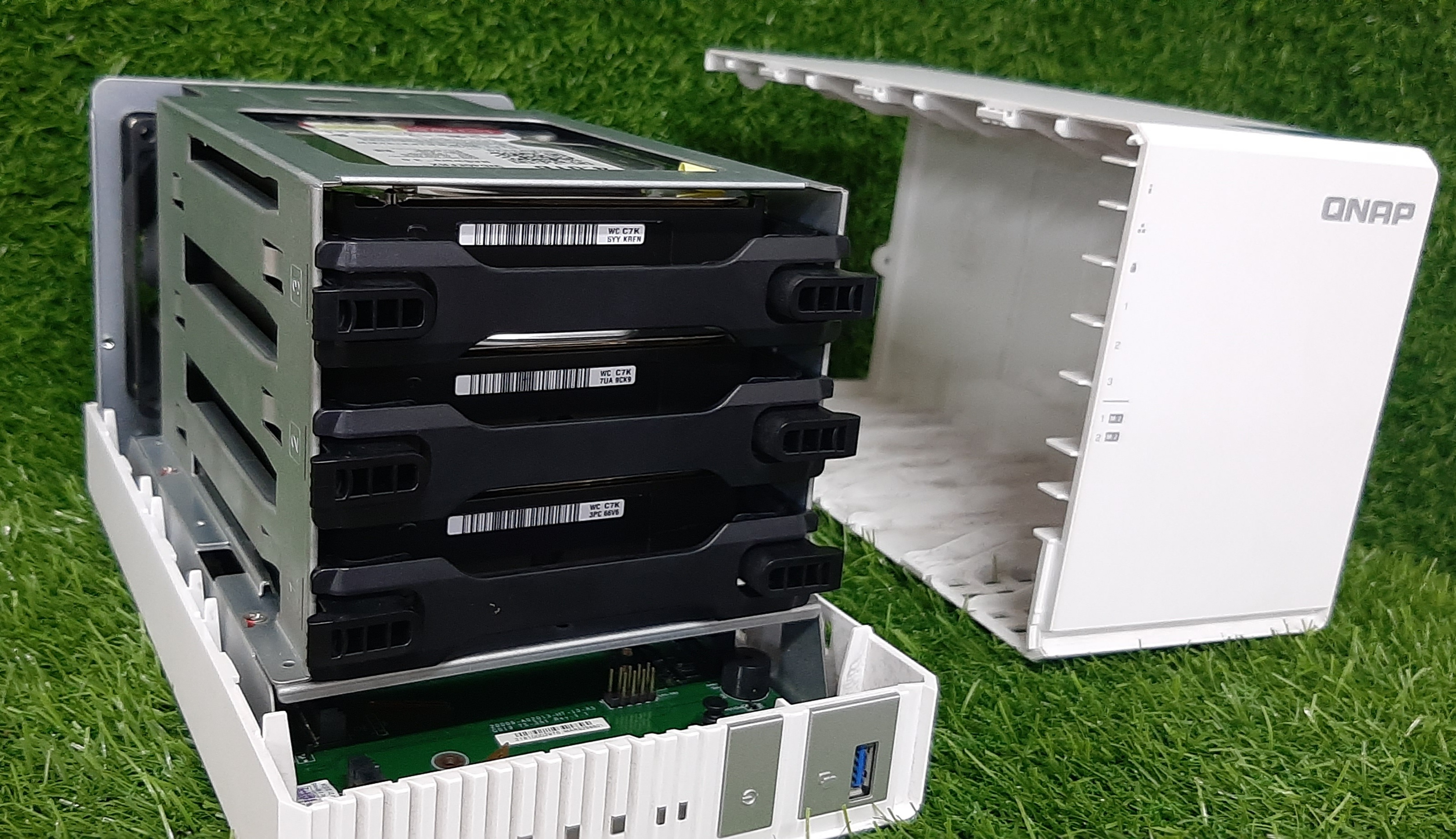 QNap มือสอง รุ่น TS-351 3Bay (4TB x3) ประกันร้าน 1 เดือน