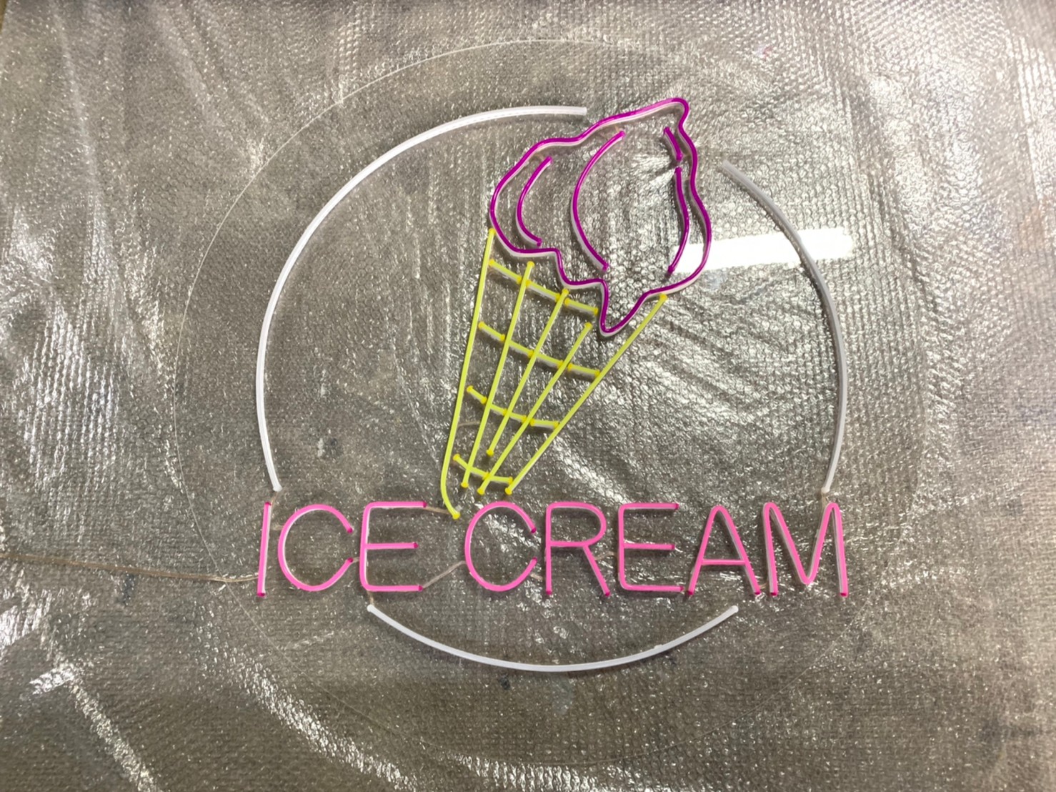 ไฟนีออน เฟค