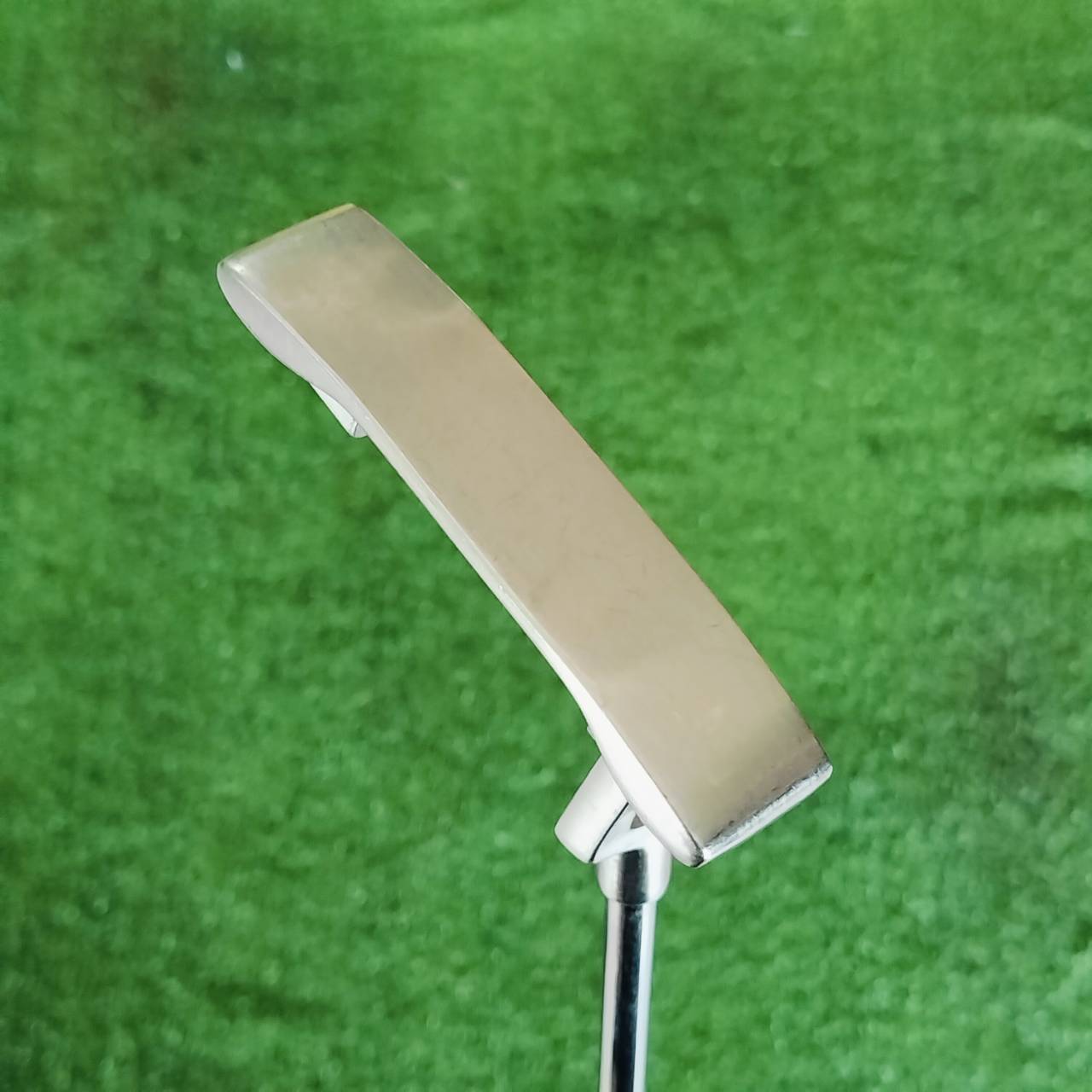 ** ไม้กอล์ฟผู้หญิงหรือเด็กโต ** PUTTER MISSILE GOLF ความยาว 32 นิ้ว!!! หน้าสัมผัสแสนพิเศษดูจากรูป ทั้งนุ่มมากๆ และมีลวดลาย ไม้กอล์ฟพรีเมี่ยมมือสอง ของแท้ By NakaraLuxurious