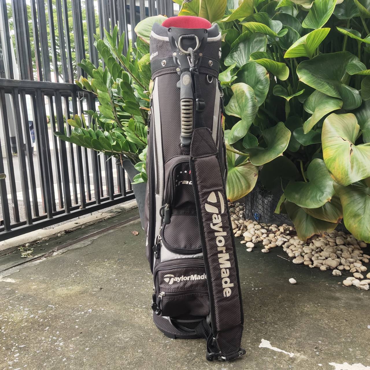 ถุงกอล์ฟ TaylorMade RAC มือสอง ถุงกอล์ฟดีไซน์เรียบ เท่ มีสไตล์ ฟังก์ชันครบ พร้อมลุยทุกสนาม