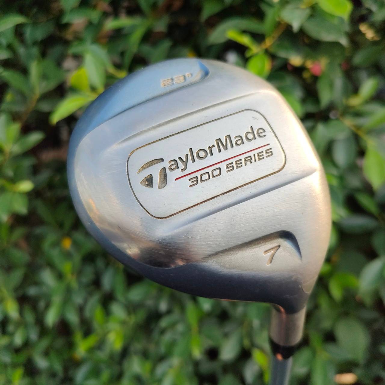 ** ไม้กอล์ฟสำหรับผู้หญิง ** FW7 TAYLORMADE 300 SERIES องศา 23 ก้าน TAYLORMADE LITE FLEX L เป็นรุ่นที่วัสดุดีมาก ท้องสอดรับกับพื้น ตีลูกลอยง่าย ไกล เสียงเพราะ คุณผู้หญิงตีแทนเหล็กยาวได้เลย