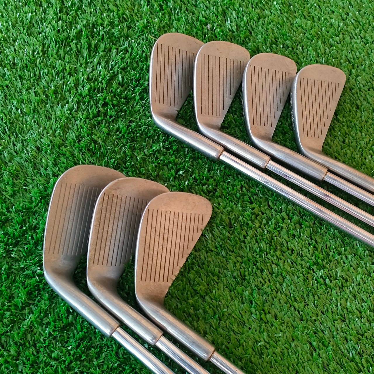 ชุดเหล็ก WILSON RADIUS SOLE 1200 GE มีเหล็ก 5-9 เเละ PW SW