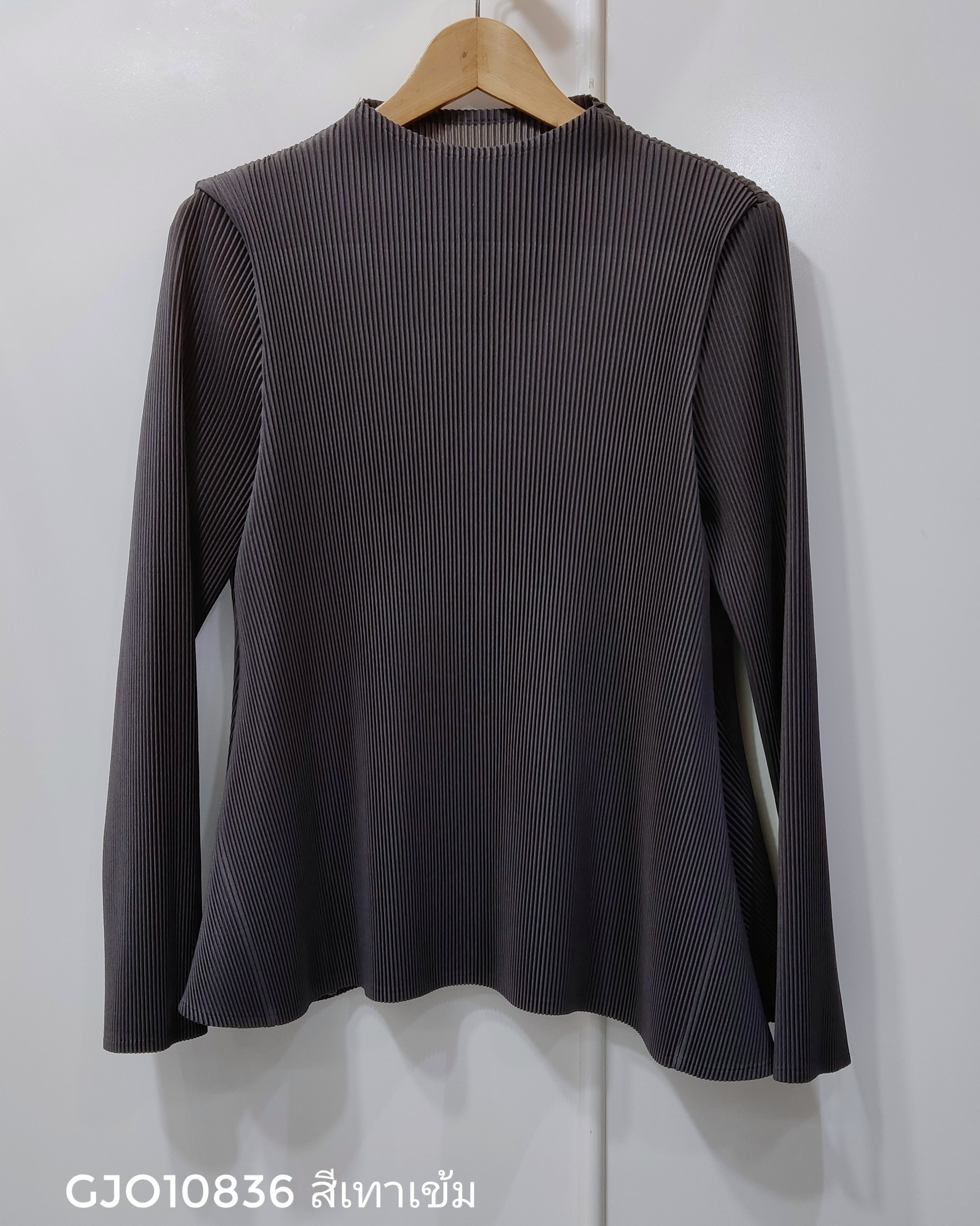 อกถึง 48นิ้ว 2MUAY รุ่น GJO10836 เสื้ออัดพลีท THICK HIGH NECK FLARE PLEATED TOP 4 สี FREE SIZE