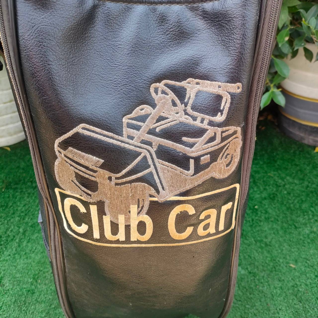 ถุงกอล์ฟ CLUB CAR มือสอง ** มีตำหนิ หัวซิฟ หลุด 2 จุด ซ่อมได้ มีรูปให้ชมท้ายสุดค่ะ **