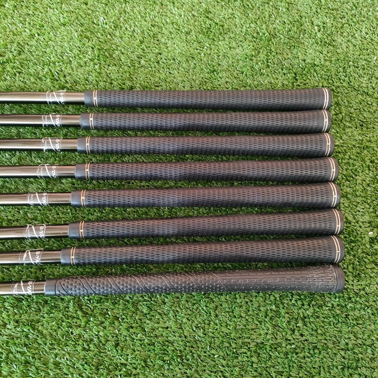 ชุดเหล็ก S-YARD U-X มีเหล็ก 5-9 เเละ PW SW ก้าน UX-YARD FLEX R1 เหล็กสุดพรีเมี่ยมจากญี่ปุ่น ปัจจุบันหายากมากๆ ตีดีและตีไกลกว่าปกติ 1 เบอร์ สภาพสวยสมบูรณ์ เดิมๆเลยครับ