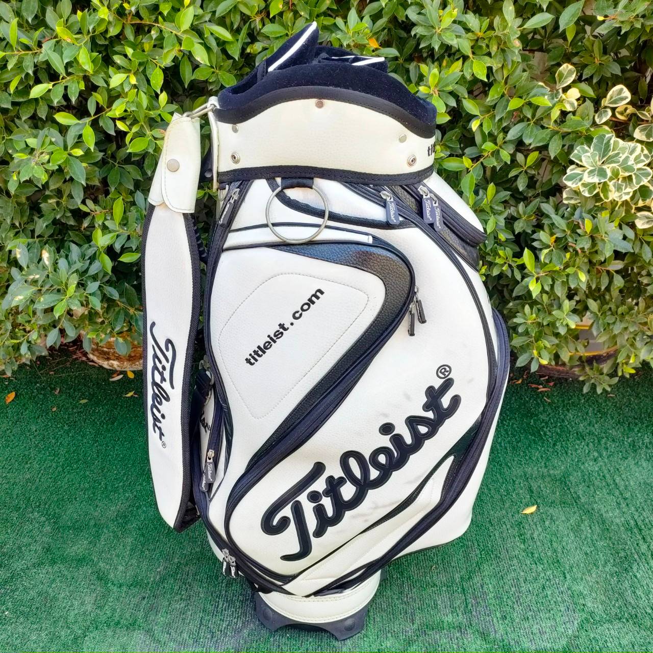 ถุงกอล์ฟหนังเเก้ว TITLELIST มือสอง ของแท้ ถุง TOUR ใบใหญ่ สวยหล่อมาก มือหนึ่งเกือบสองหมื่น!!!
