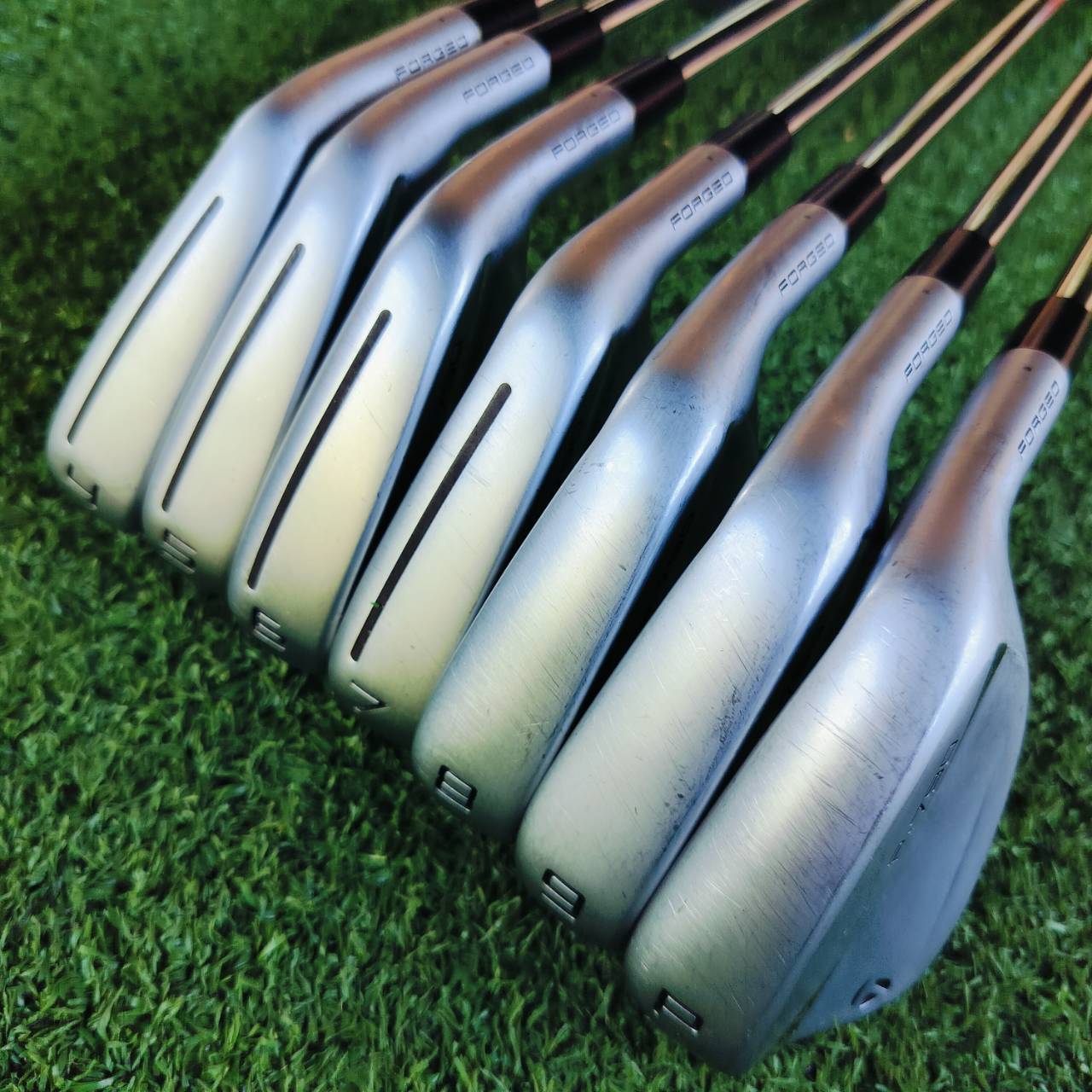 ชุดเหล็ก Taylormade P790 FORGED ชุดเหล็กที่ดีที่สุดของ Taylormade!!! ชุดนี้ได้เหล็ก ถึง 7 ชิ้น รูปลักษณ์ใบที่สวยงามแบบจัดๆ เทคโนโลยีที่อัดแน่นอยู่ภายใน ประสิทธิภาพครบทุกด้าน ทั้งการสร้างระยะทาง และการชดเชยความผิดพลาด ทั้งหมดนี้มีอยู่ P790 ไม้กอล์ฟพรีเมี่ย