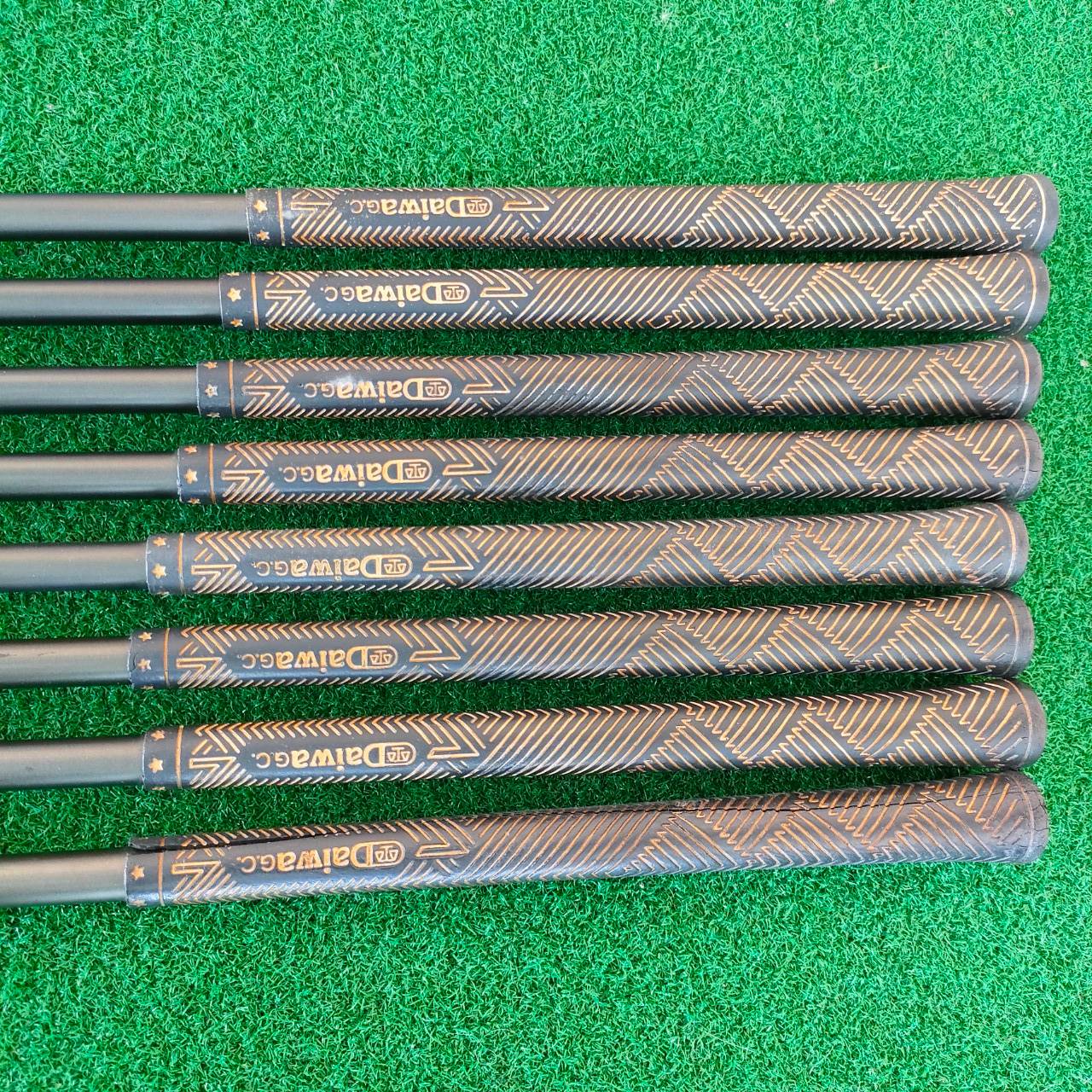 ชุดเหล็ก DAIWA ADNIADR GOLD มีเหล็ก 3 - 10 สุดยอดวัสดุพรีเมี่ยม ก้าน LITE TOUCH ก้านกราไฟต์ของ DAIWA ระดับโลกแน่นอนครับ สติ๊กเกอร์เดิมๆหมด