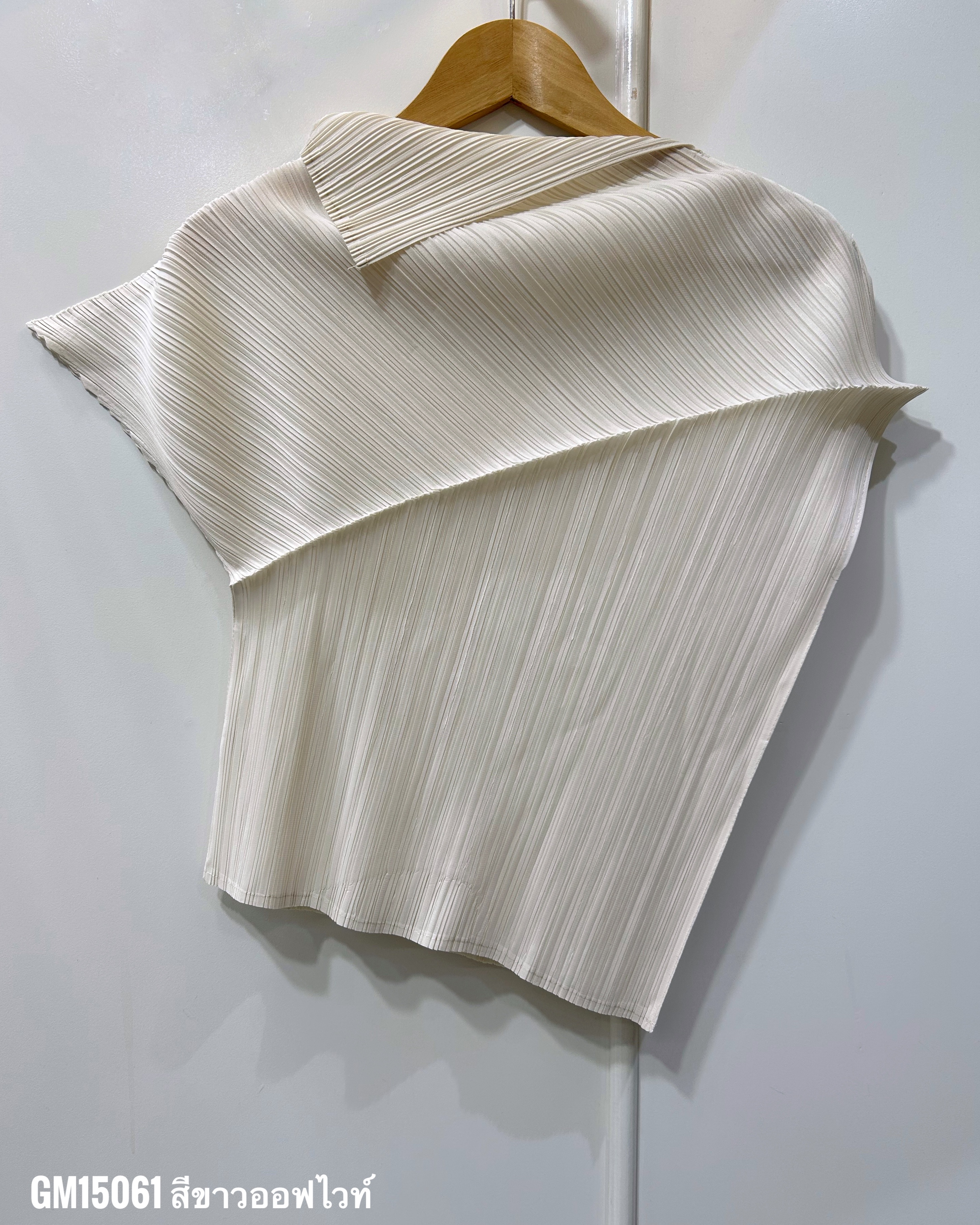 อกถึง 40 นิ้ว 2MUAY รุ่น GM15061 เสื้ออัดพลีท FOLD NECK ASYMMETRIC PLEATED TOP 12สี FREE SIZE