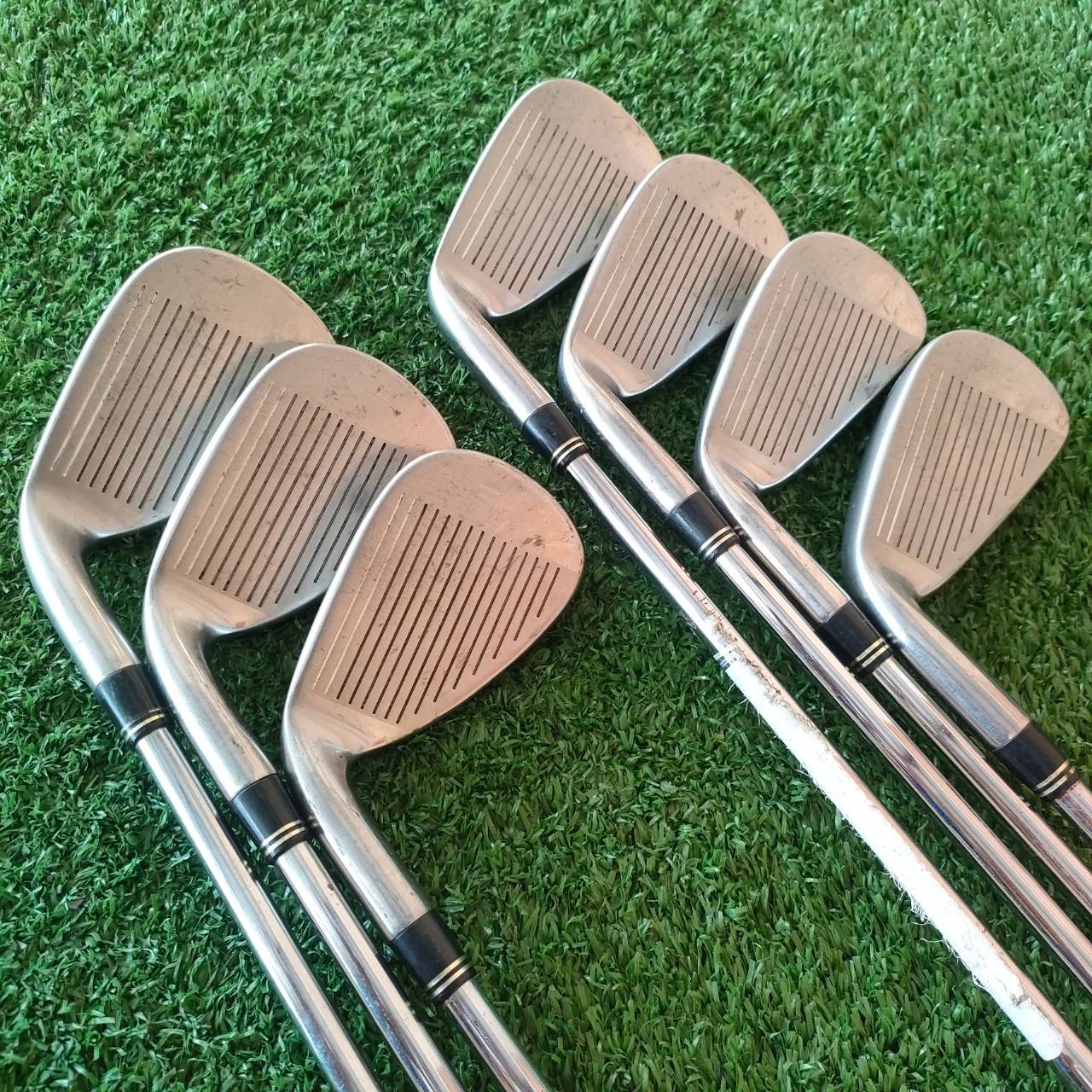 ชุดเหล็ก TAYLORMADE BURNER PLUS มีเหล็ก 4-9 เเละ PW FLEX S รุ่น PLUS คือจะตีไกลกว่ารุ่นปกติ ไม้กอล์ฟมือสอง ของแท้ BY NakaraLuxurious
