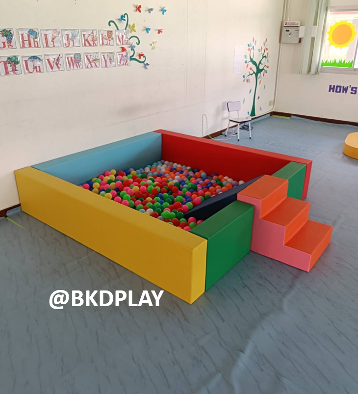 บ่อบอล พร้อมสไลด์ มีบันได อ่างบอลสี่เหลี่ยมนุ่มนิ่ม ,กันกระแทก เบาะนุ่ม หนัง pvc คอกกั้นเด็ก รับทำบ้านบอลในห้าง
