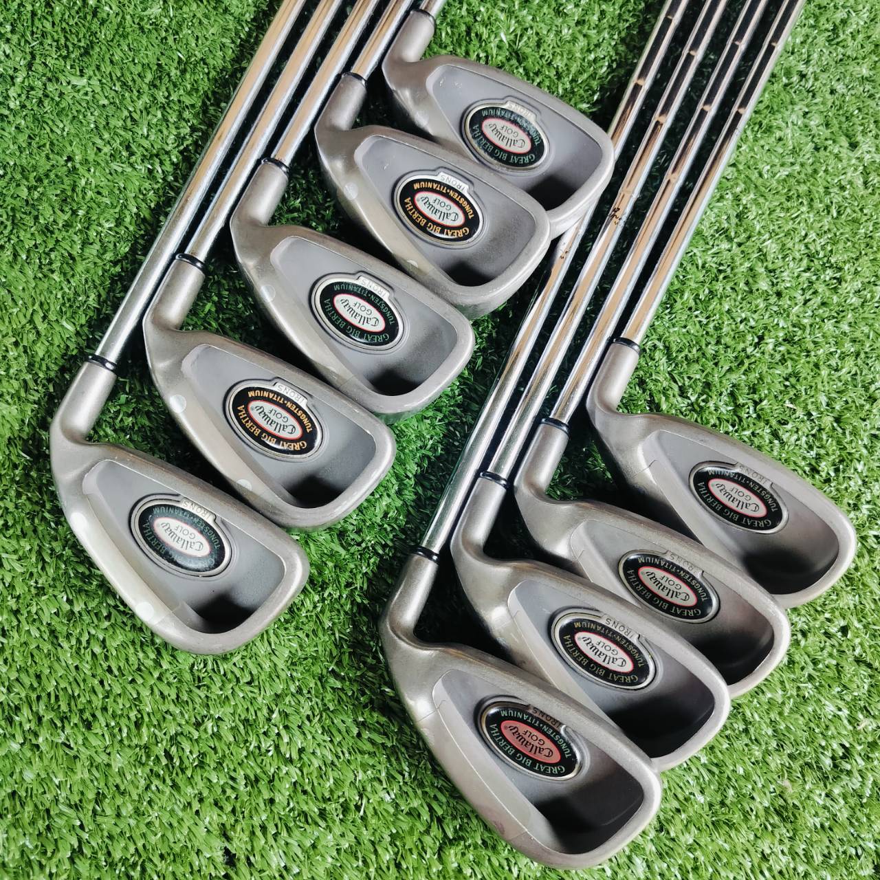 ชุดเหล็กในตำนาน Callaway GREAT BIG BERTHAR สวยมาก สภาพเดิมทุกอย่าง ชุดนี้ยังใช้ วัสดุ TUNGSTEN และ TITANIUM วางไว้ ในจุดที่ดีที่สุด ลูกลอยง่ายมาก หน้าเด้งตีไกลมาก ไม้กอล์ฟพรีเมี่ยมมือสอง ของแท้ By NakaraLuxurious
