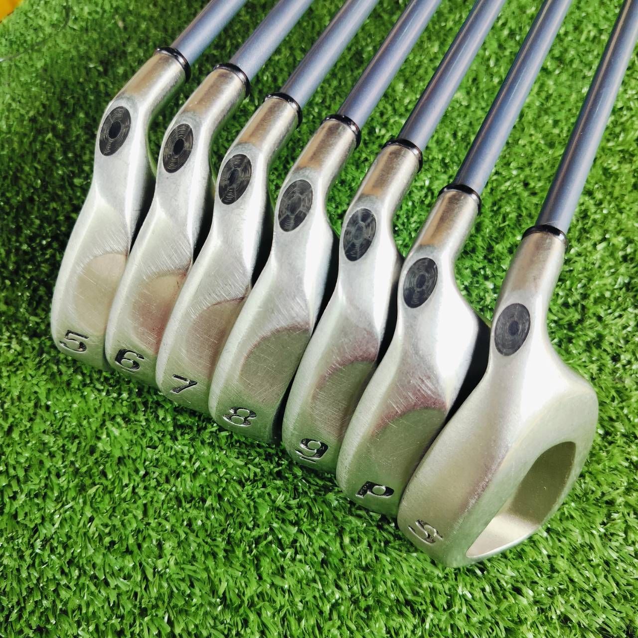ชุดเหล็ก Callaway BIGBERTHAR รุ่นยอดนิยมสูงสุดของ Callaway ใบใหญ่ Cavity ลึกตีง่ายตีไกลมาก ก้านเสียบทะลุเป็นเอกลักษณ์ ไม้กอล์ฟพรีเมี่ยมมือสอง ของแท้ By NakaraLuxurious