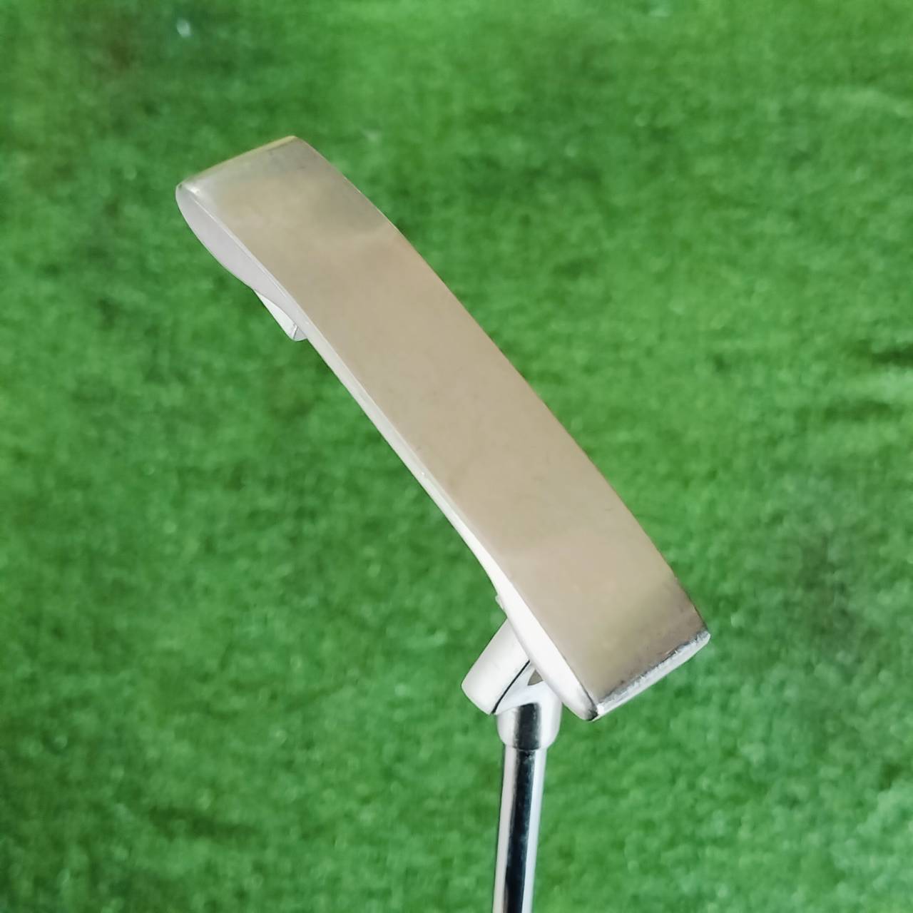** ไม้กอล์ฟผู้หญิงหรือเด็กโต ** PUTTER MISSILE GOLF ความยาว 32 นิ้ว!!! หน้าสัมผัสแสนพิเศษดูจากรูป ทั้งนุ่มมากๆ และมีลวดลาย ไม้กอล์ฟพรีเมี่ยมมือสอง ของแท้ By NakaraLuxurious