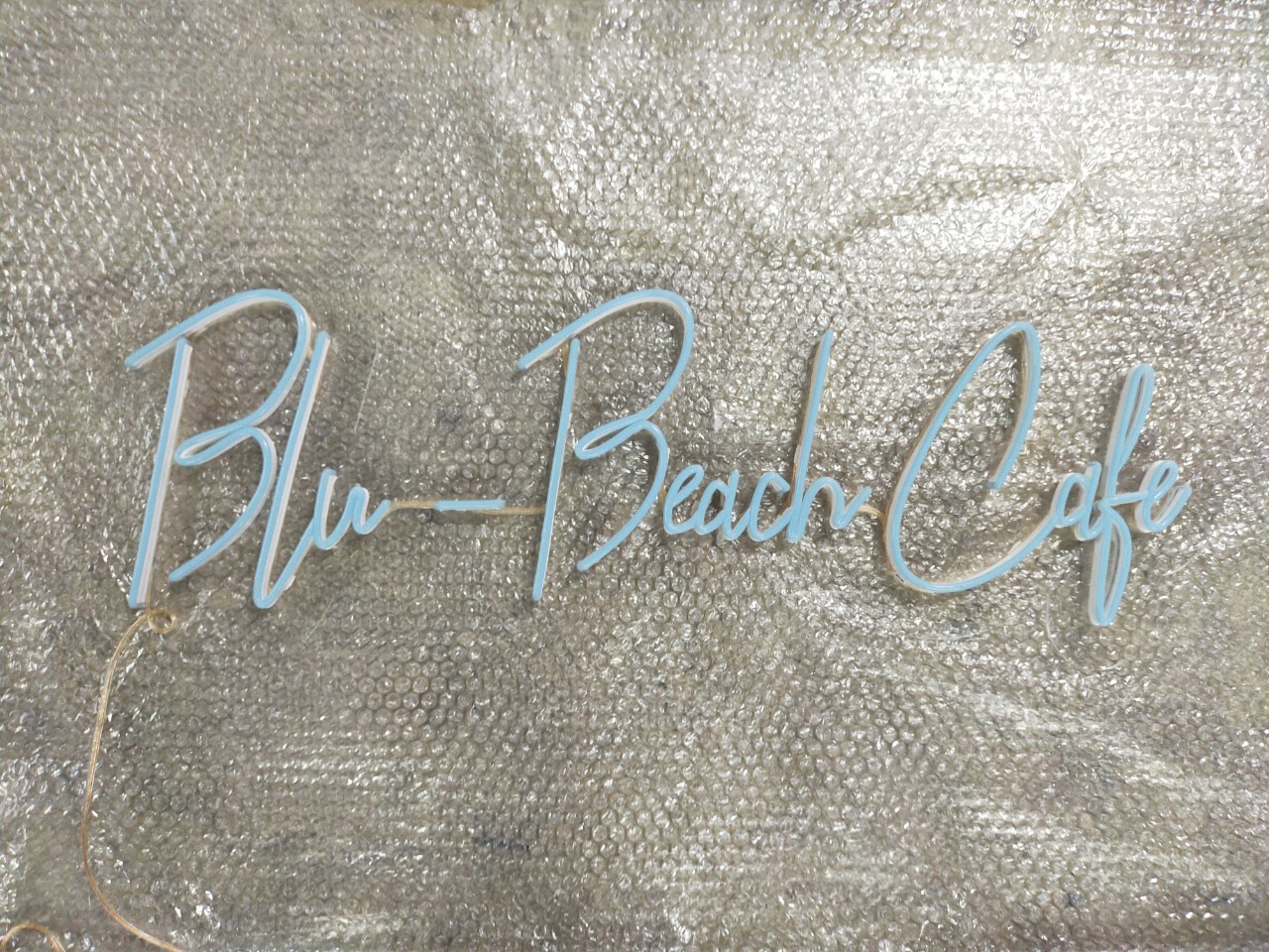 ไฟนีออน เฟค