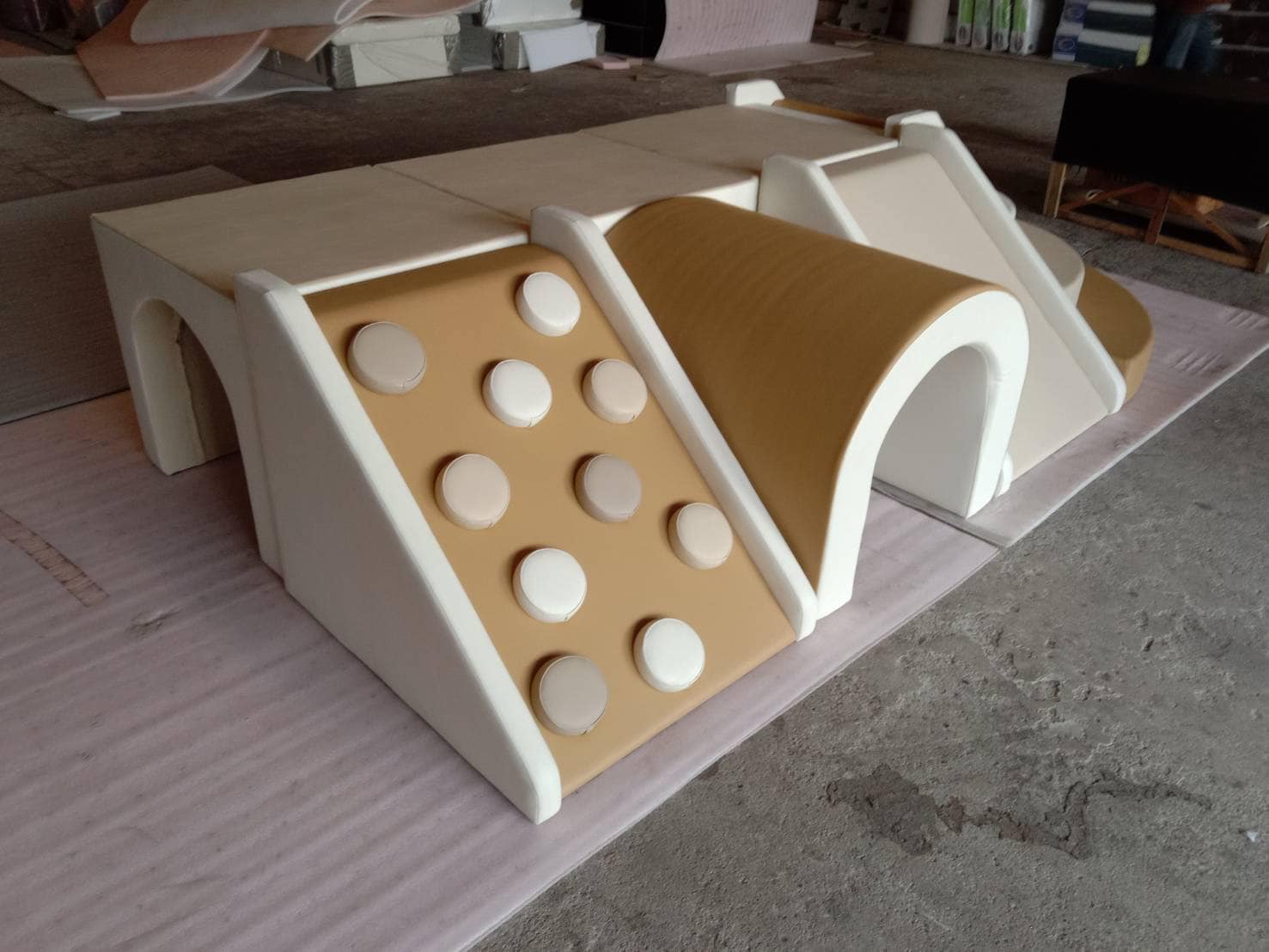 ชุดนุ่มนิ่ม, ปีนป่ายนุ่มนิ่ม, ไลเดอร์นุ่มนิ่ม,ถ้ำลอด ,เบาะหนังนุ่มนิ่ม softplay, indoor playground kidszone สวนสนุกในร่ม รับสั่งทำ บ่อบอล ห้องบอล ตามขนาด