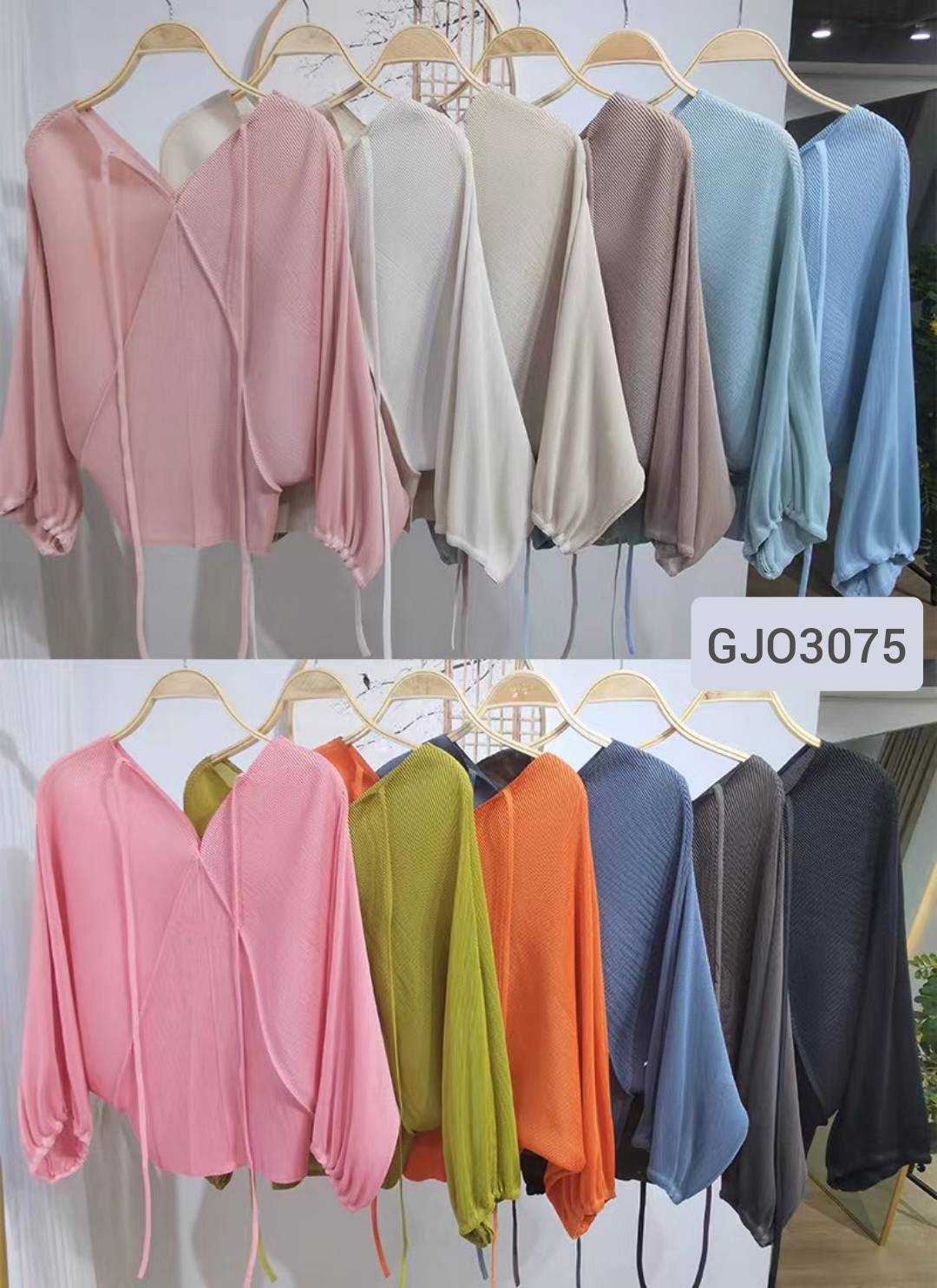 2MUAY รุ่น GJO3075 เสื้อผู้หญิง เสื้อพลีทคุณภาพ สีดำ BATSLEEVE BOW TIE PLEAT TOP FREE SIZE