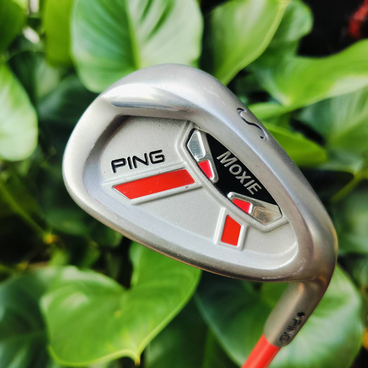 ***ไม้กอล์ฟเด็ก*** WEDGE PING MOXIE องศา 56 ก้าน PING ความยาว 28 นิ้ว ตีดีมาก วัสดุ และเทคโนโลยีเดียวกันกับ ไม้กอล์ฟ PING ของผู้ใหญ่เลยค่ะ