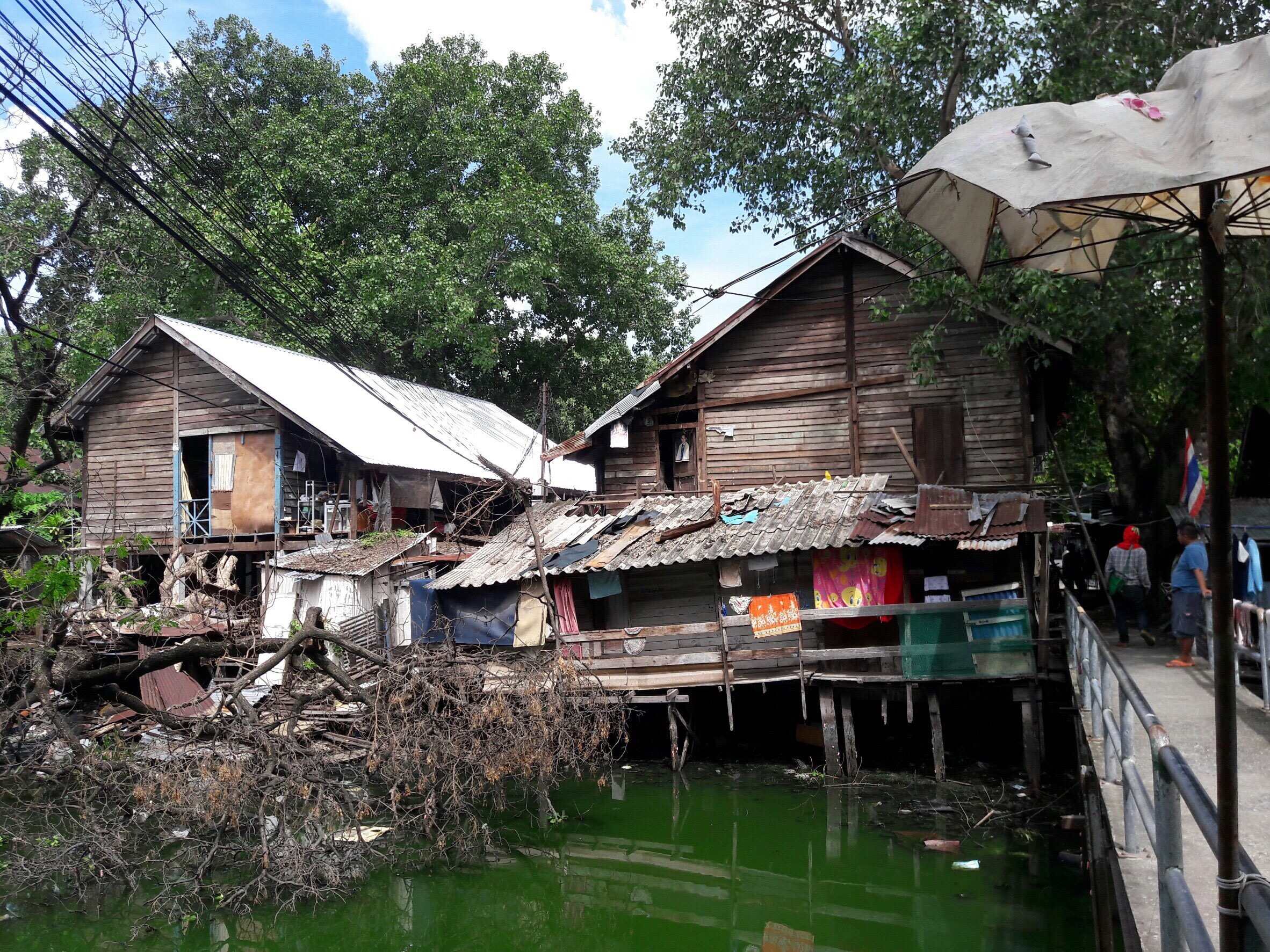 งานดีดบ้านขึ้น,เปลี่ยนฝ้า,เปลี่ยนหลังคาบ้านพัก การรถไฟแห่งประเทศไทย