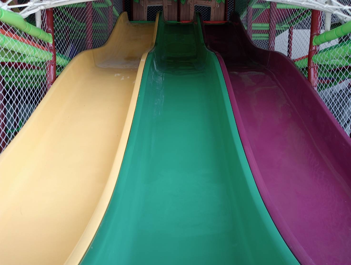 อะไหล่รางสไลเดอร์ สำหรับบ้านบอลเด็ก สวนสนุก สวนน้ำ อะไหล่กระดานลื่นไฟเบอร์กลาส สั่งทำตามขนาดของพื้นที่ได้