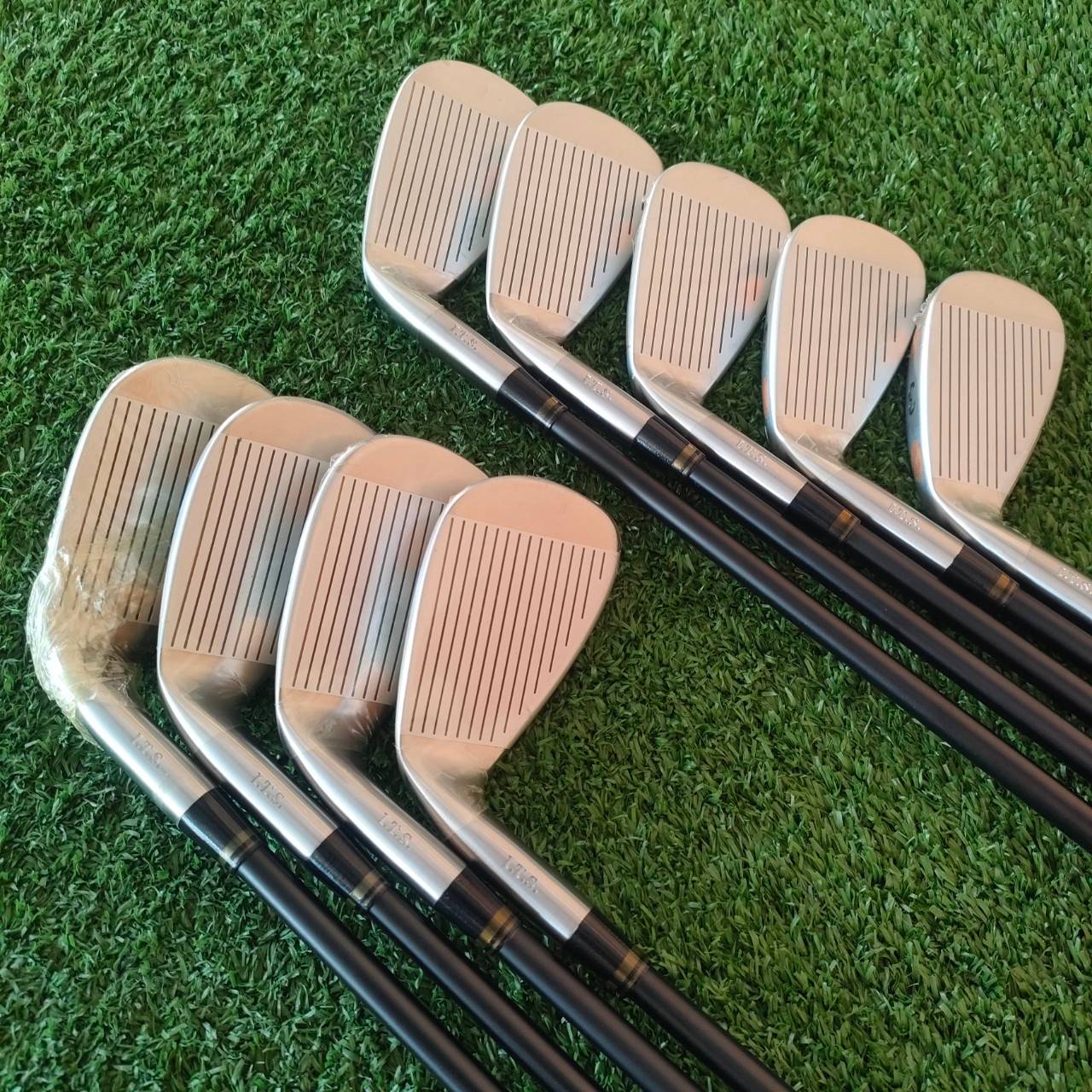 ชุดเหล็ก MIRAGE BILATERAL ของใหม่!! สุดยอดชุดเหล็ก !!! มีเหล็ก 3-9 เเละ PW SW ก้าน MIRAGE FLEX R ผสมวัสดุทองแดงและทังสเตนไว้ด้านล่าง เพื่อให้เกิดบล๊านซ์ ไม้กอล์ฟมือหนึ่ง ของแท้ BY NakaraLuxurious