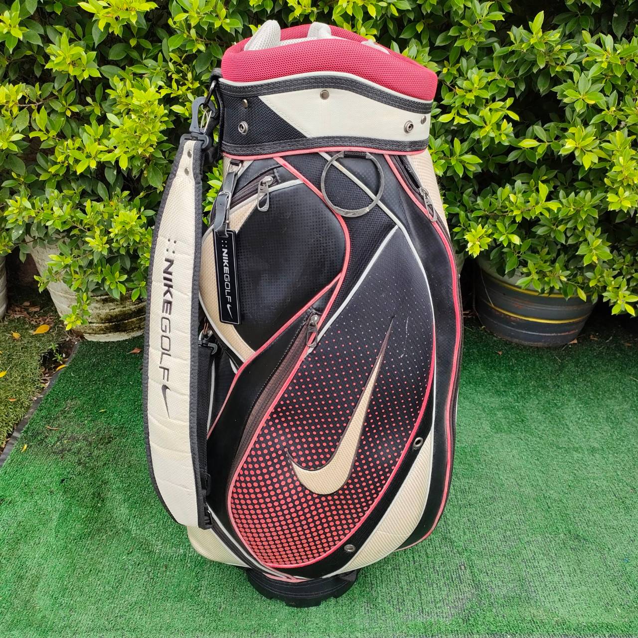ถุงกอล์ฟ NIKE GOLF น้ำหนักเบา ช่องใส่ของเยอะ มือสอง ของแท้ BY NakaraLuxurious