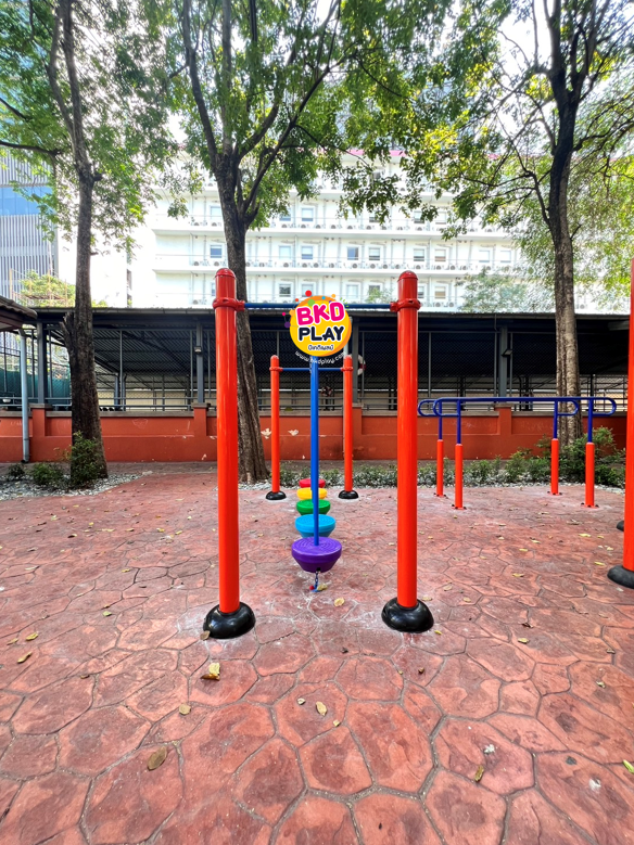 บาร์ปีนป่ายแป้นลูกกลม ทางเดินฝึกทรงตัว เครื่องเล่นสนามกลางแจ้ง เครื่องเล่นสนามเหล็ก สั่งผลิต ขนาด 120x300x200 ซม.